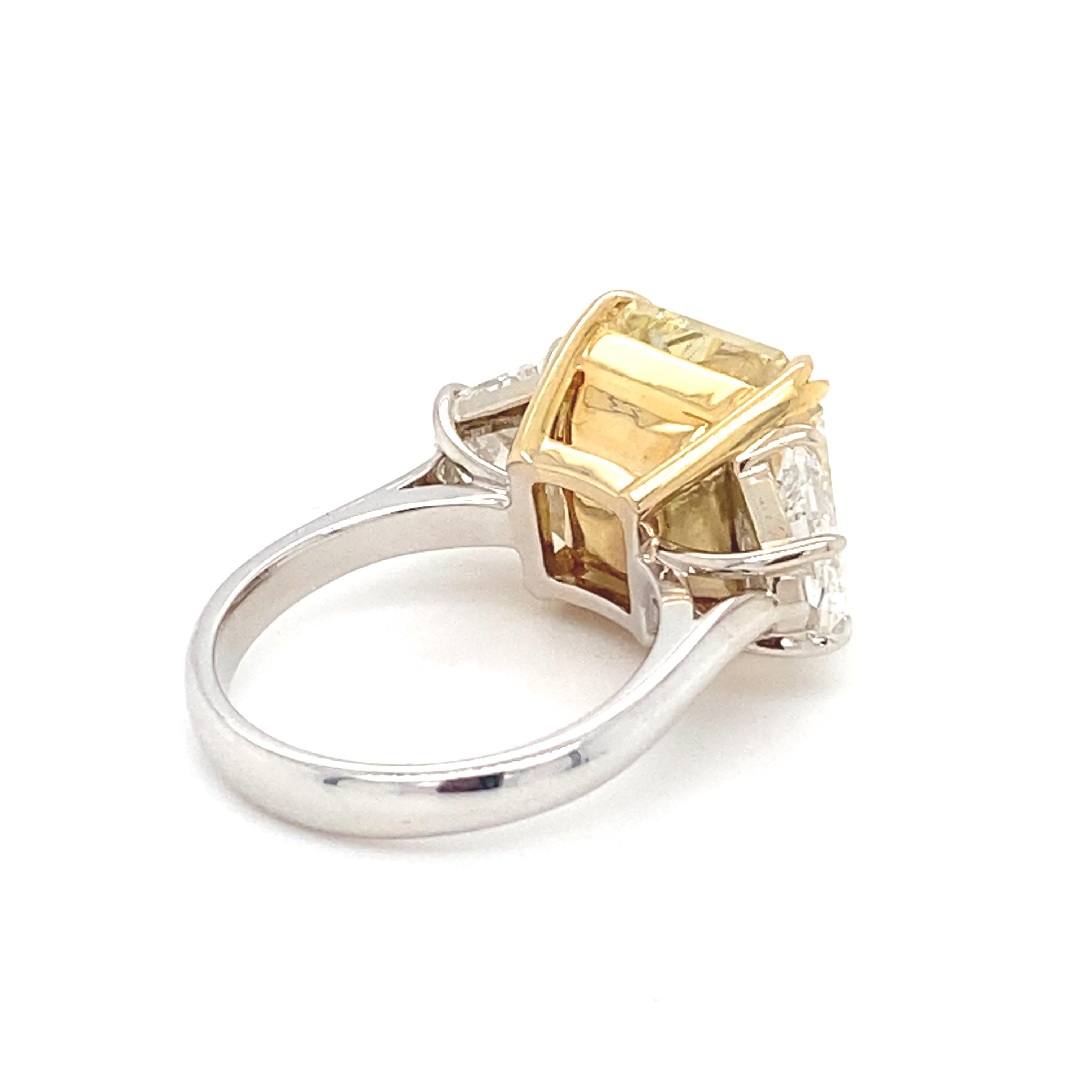 Bague de fiançailles avec diamant coussin jaune intense de 10,03 carats certifié GIA en vente 9