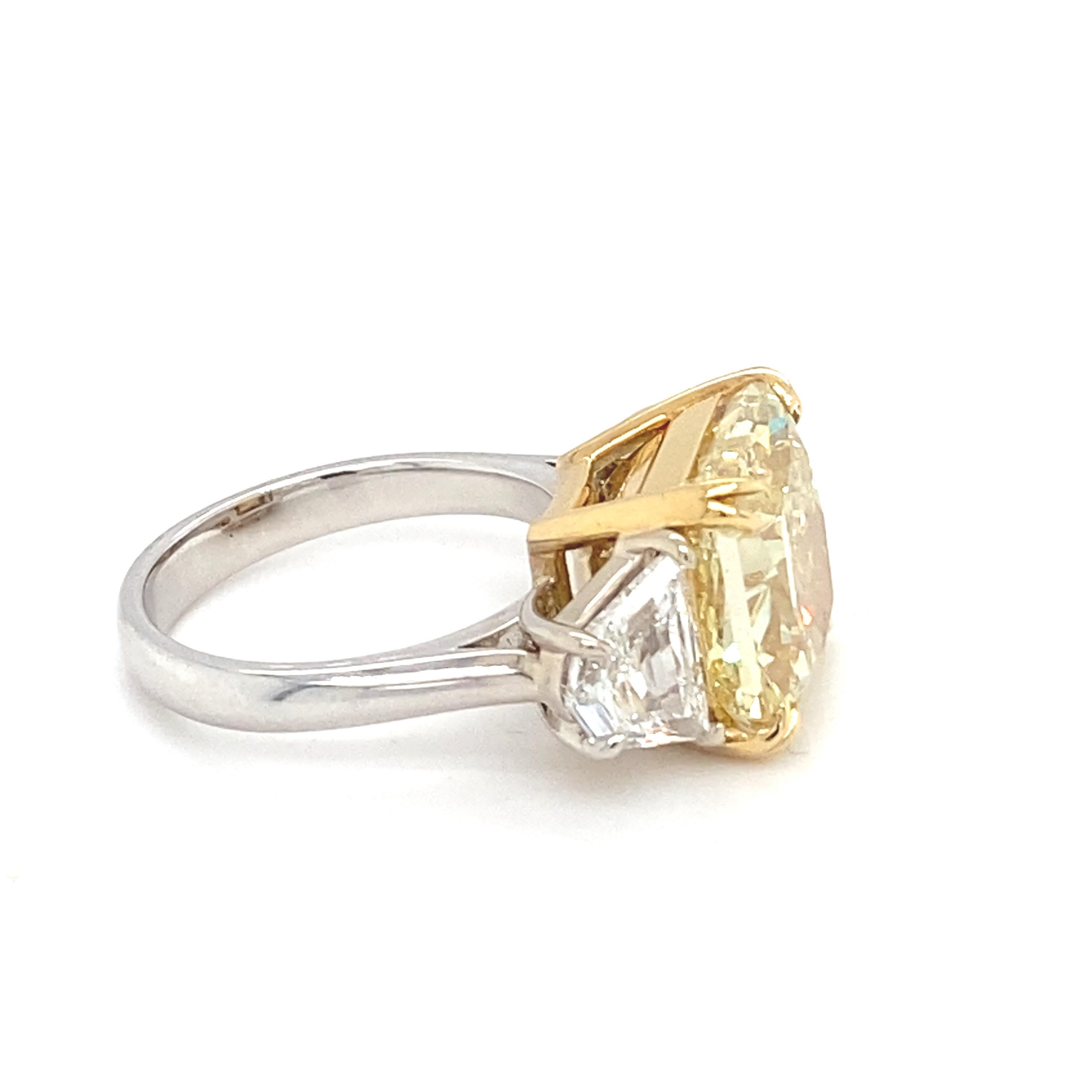 GIA-zertifizierter Verlobungsring mit 10,03 Karat intensiv gelbem Fancy-Diamant im Kissenschliff für Damen oder Herren im Angebot