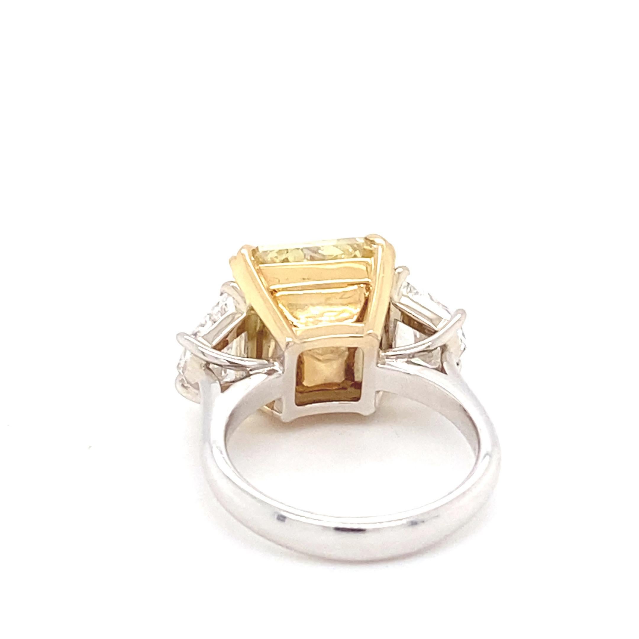 GIA-zertifizierter Verlobungsring mit 10,03 Karat intensiv gelbem Fancy-Diamant im Kissenschliff im Angebot 1