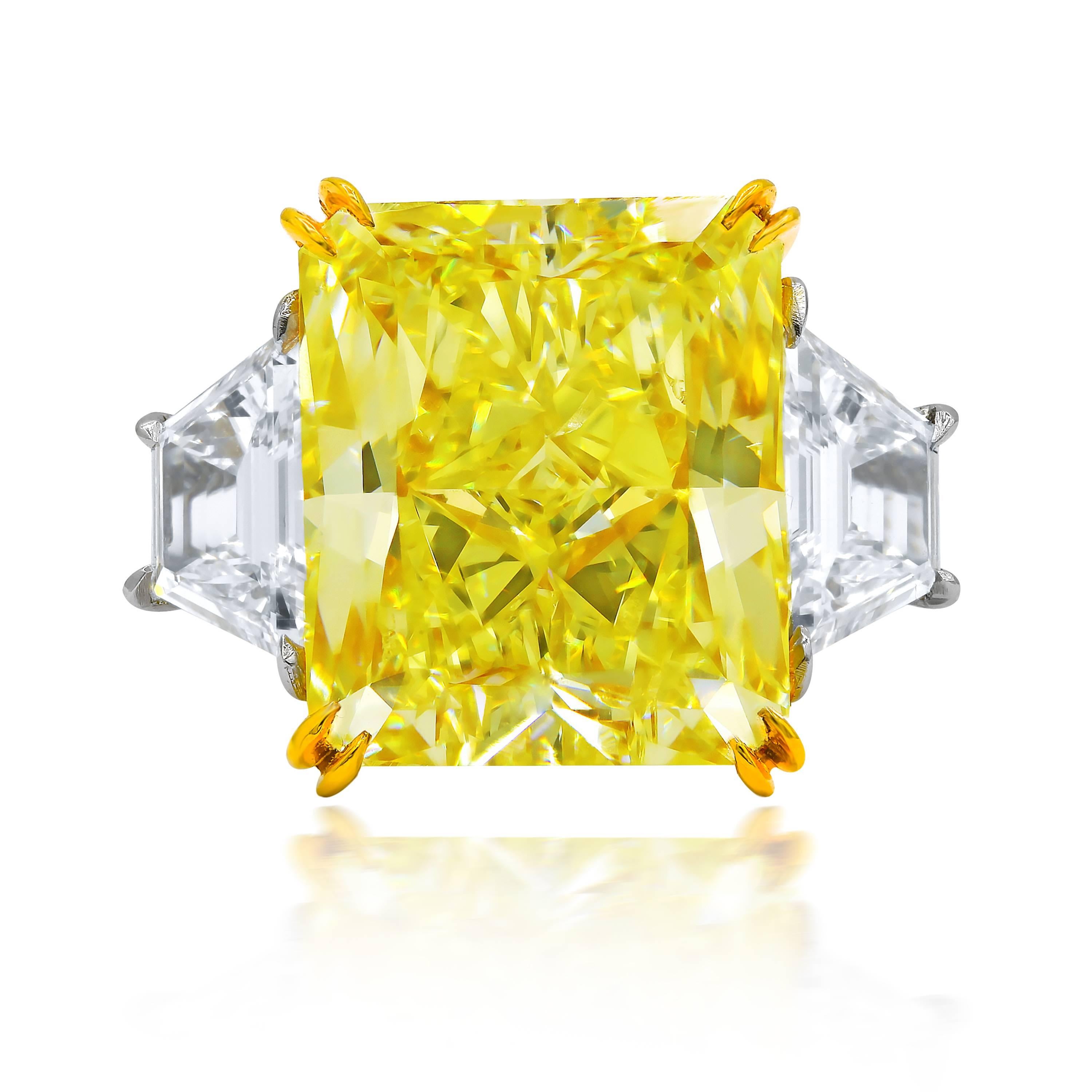 Anillo de diamantes de corte radiante amarillo fantasía de 10.03 quilates certificado por el GIA en venta