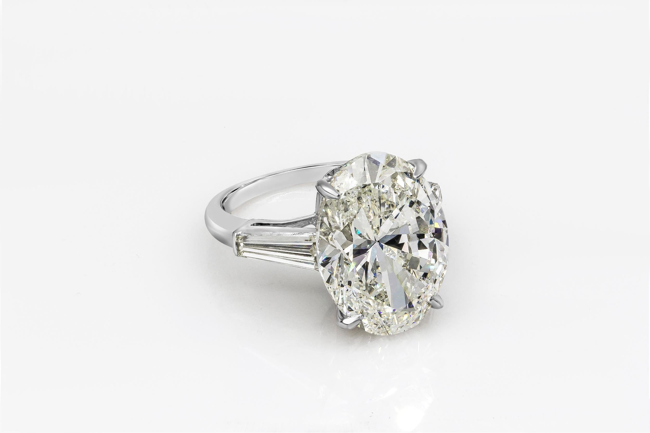 Verlobungsring mit drei Steinen, GIA-zertifizierter 10.03 Karat Diamant im Ovalschliff  im Angebot 2