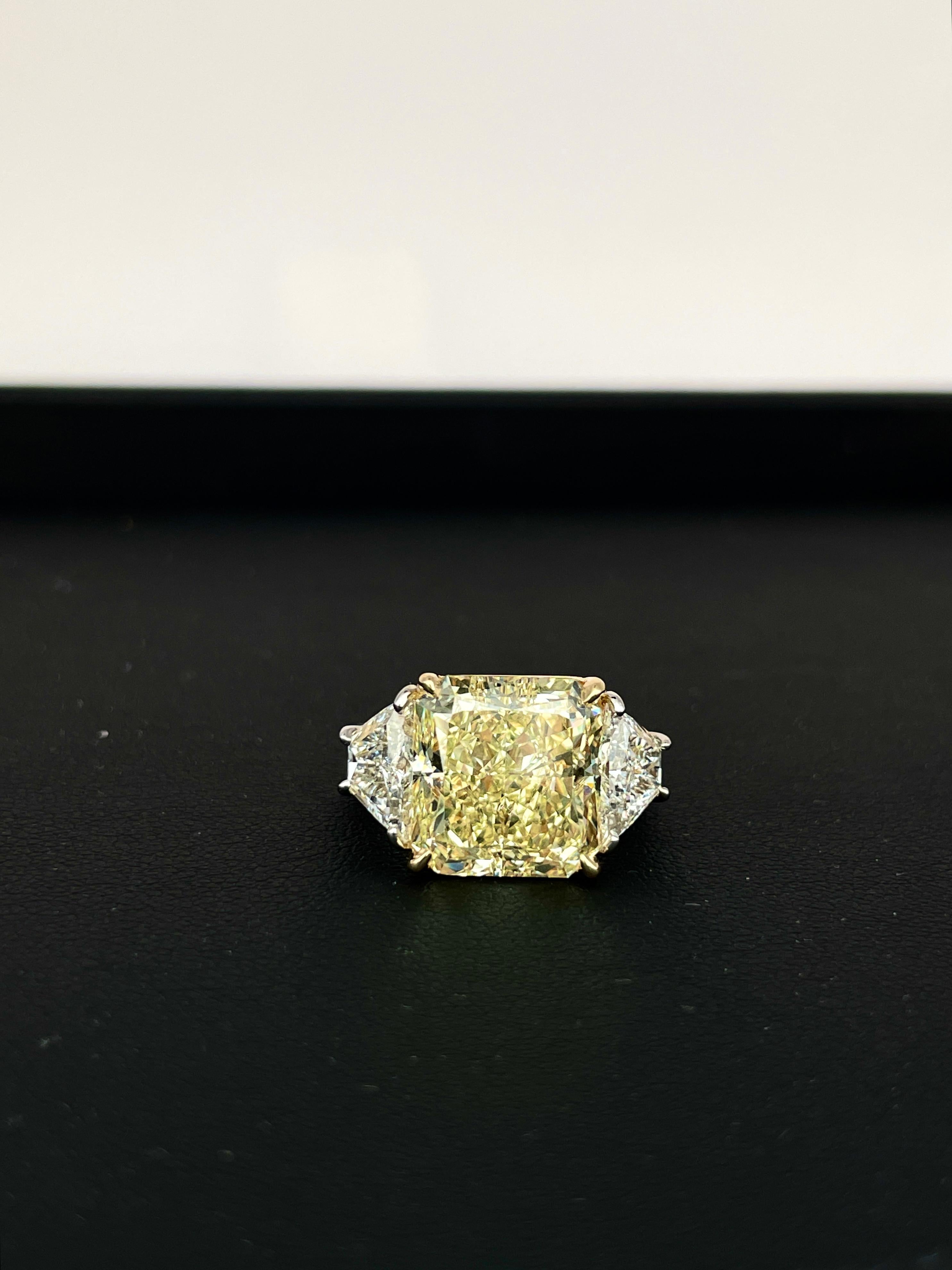 GIA Certified 10.05 Carat Fancy Yellow Diamond Three Stone Ring In New Condition For Sale In New York, NY