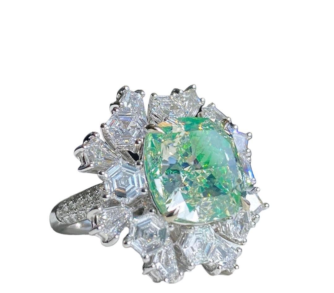 Art Deco GIA Certified 10.09 Carat VS1 Fancy Green Cushion Diamond Pendant Ring For Sale