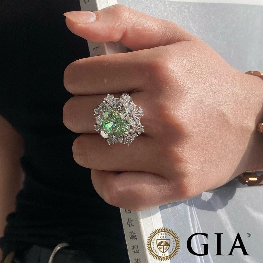 Women's GIA Certified 10.09 Carat VS1 Fancy Green Cushion Diamond Pendant Ring For Sale