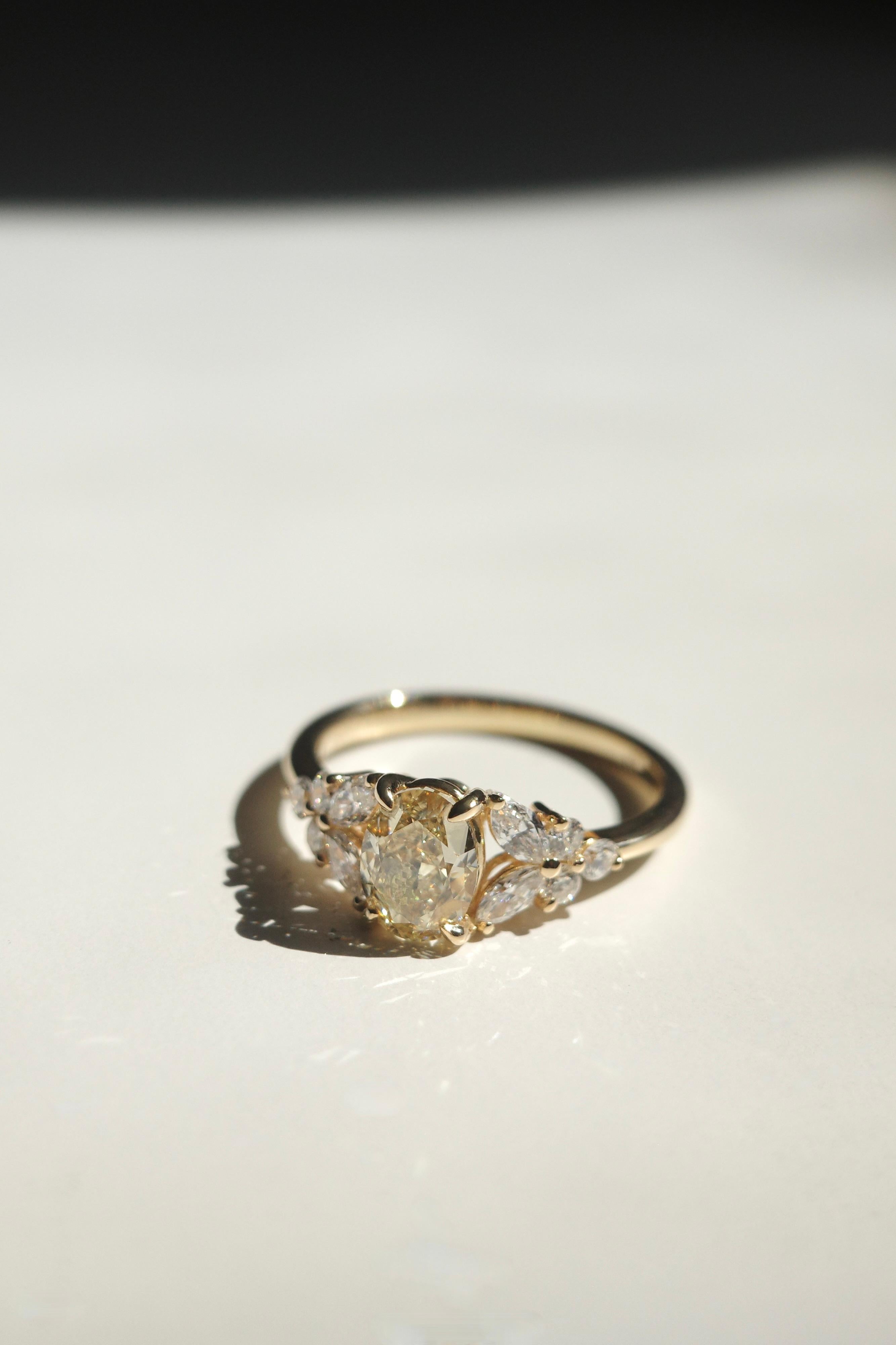 For Sale:  GIA Certified 1.00ct Fancy Yellow Diamond Engagement Ring in 18K Yellow Gold 3