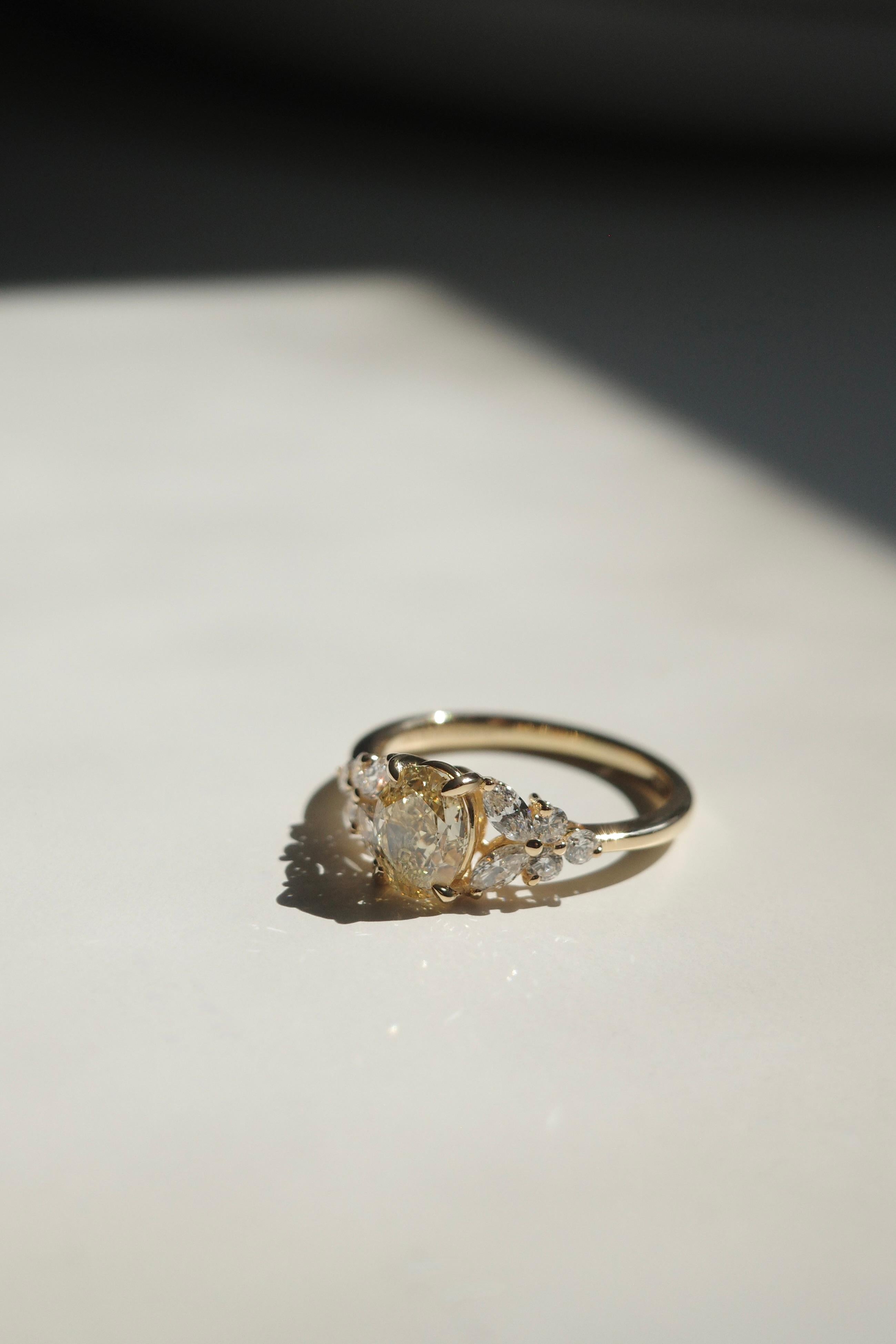For Sale:  GIA Certified 1.00ct Fancy Yellow Diamond Engagement Ring in 18K Yellow Gold 4