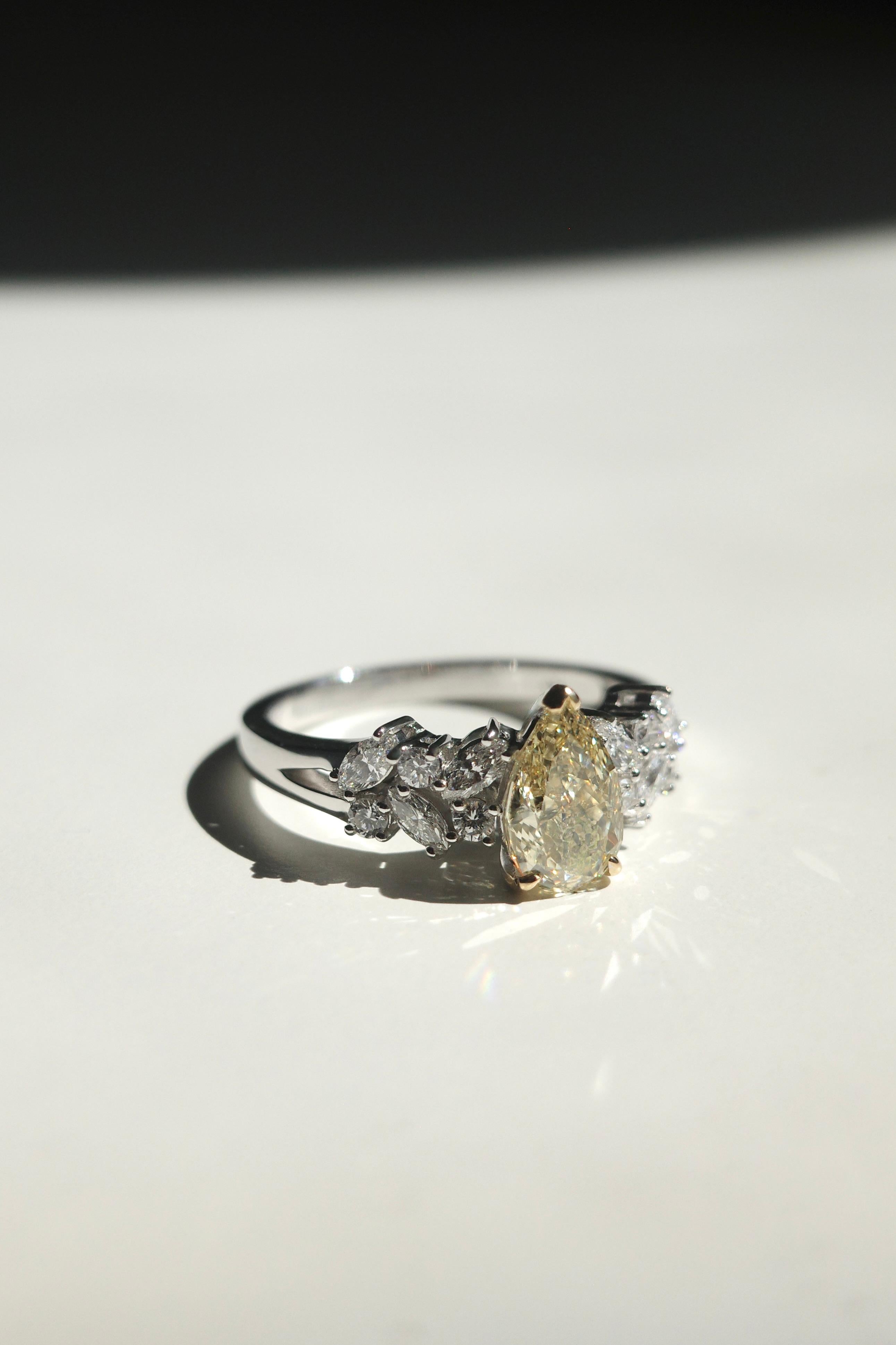 For Sale:  GIA Certified 1.00ct Natural Pear Cut Fancy Light Yellow Diamond White Gold Ring 3