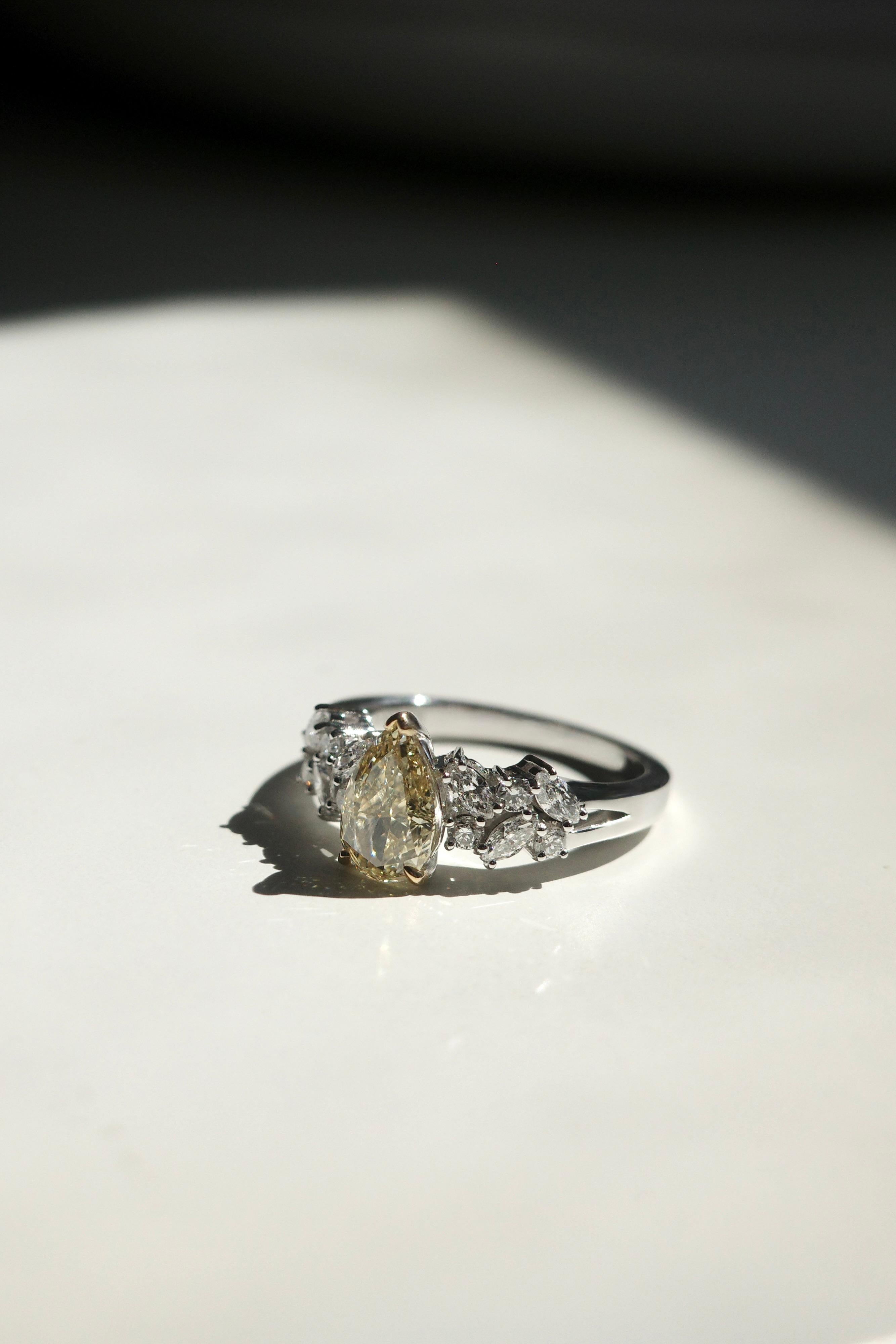 For Sale:  GIA Certified 1.00ct Natural Pear Cut Fancy Light Yellow Diamond White Gold Ring 4