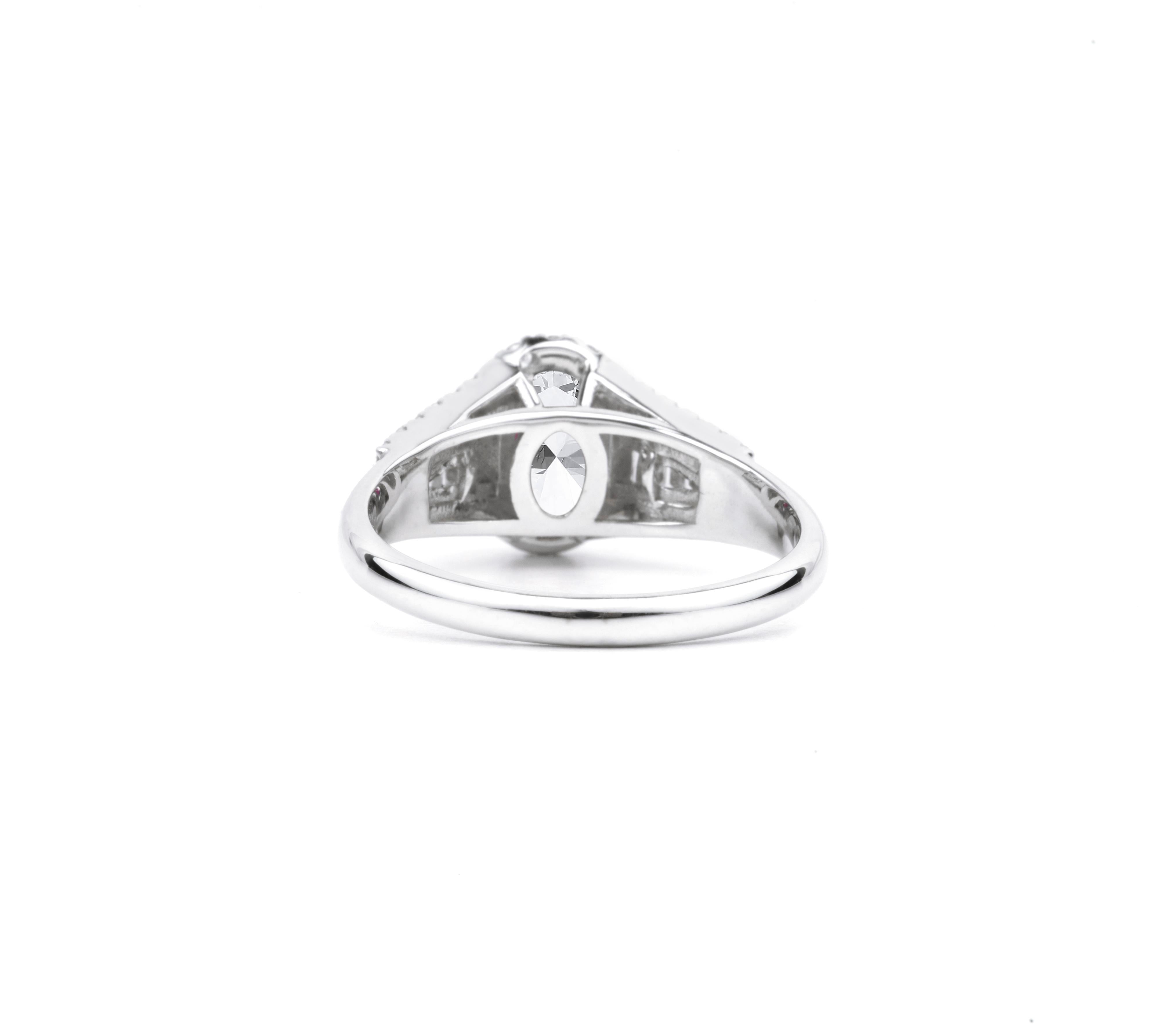 GIA-Certified 1.00ct Oval-Cut Diamond Halo Ring in 18K White Gold with Baguettes Corte oval en venta