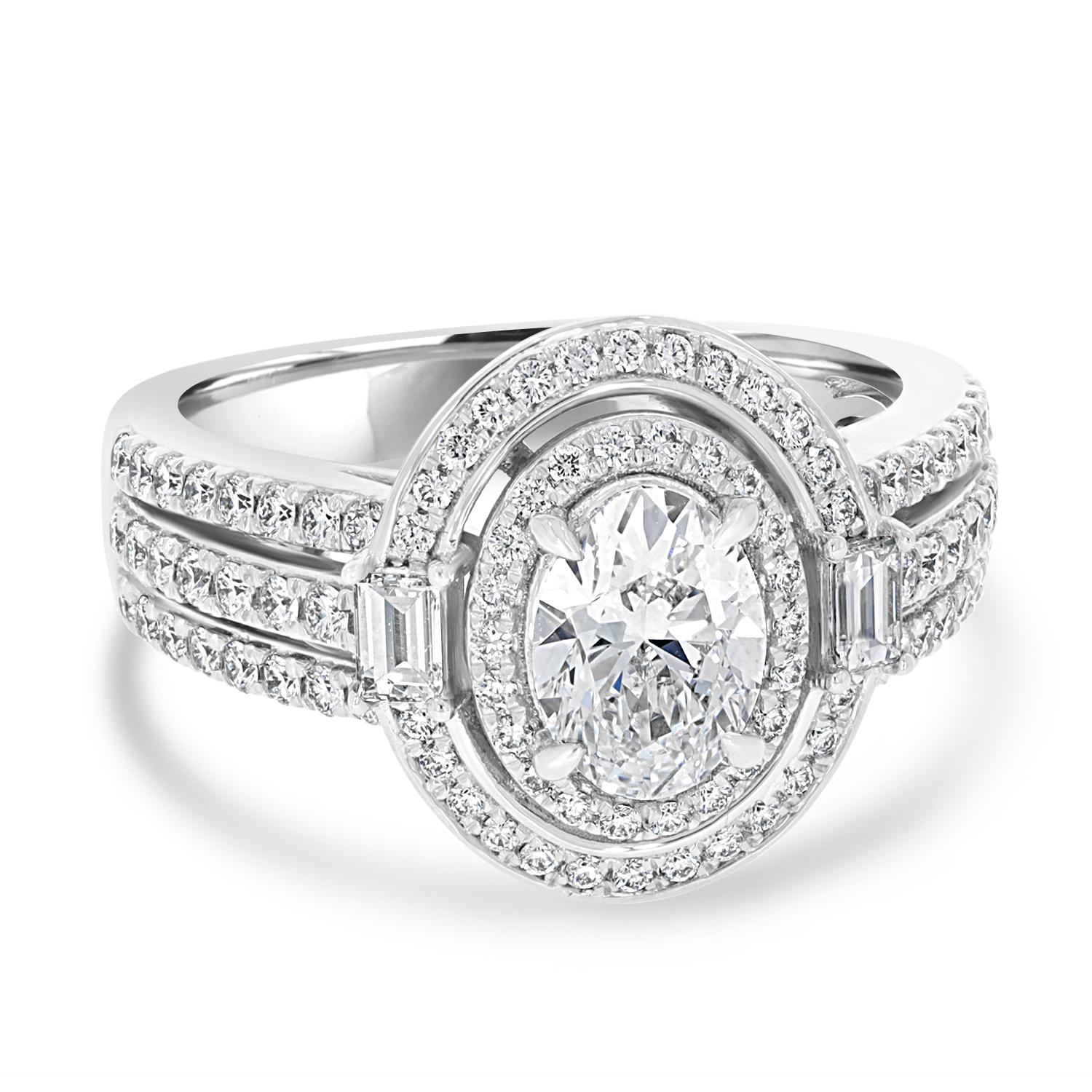 Anillo de diamantes incoloro e internamente impecable certificado por GIA de 1,01 quilates Corte oval en venta