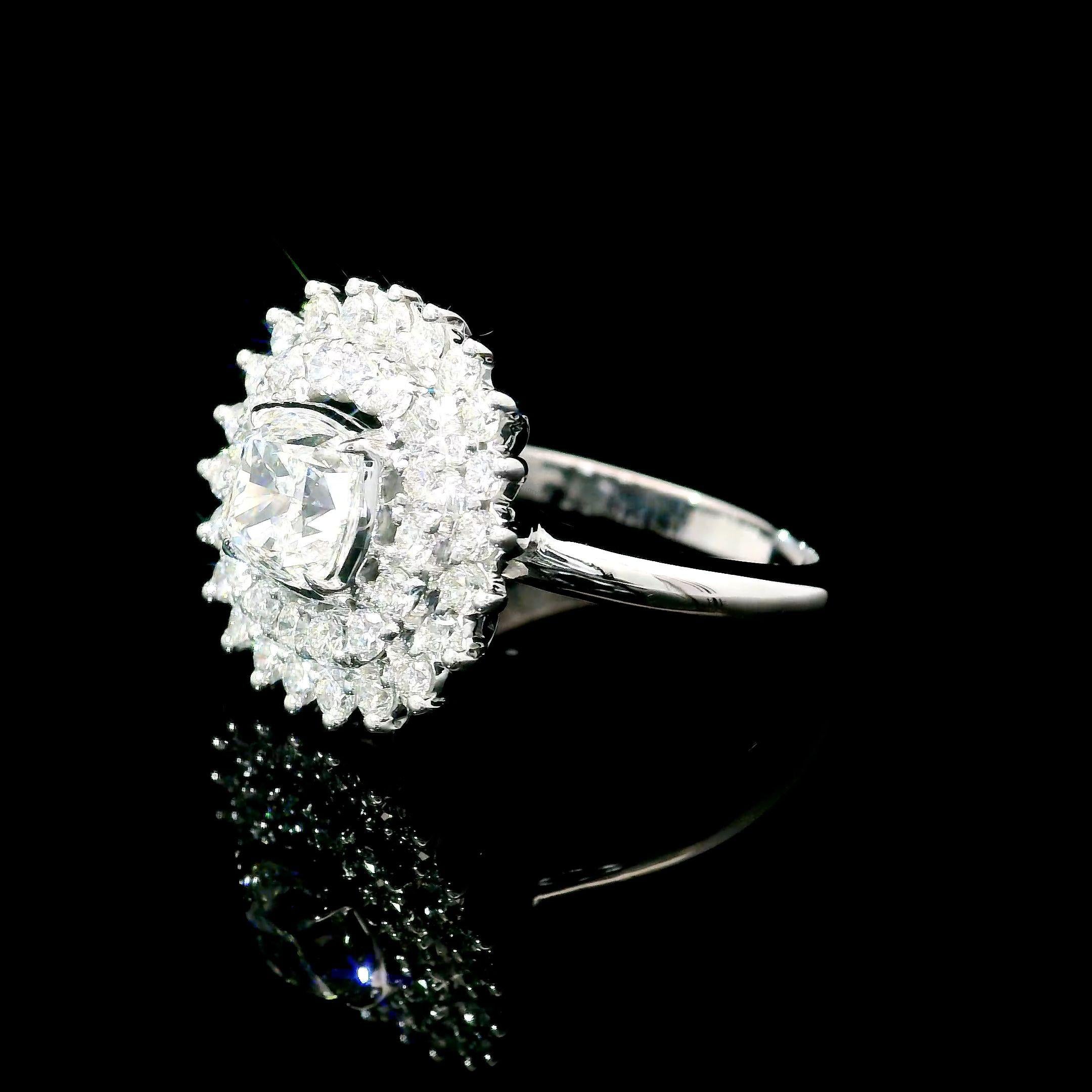 GIA Certified 1.01 Carat D Colour VS1 Clarity Diamond Ring In New Condition For Sale In บางรัก, TH