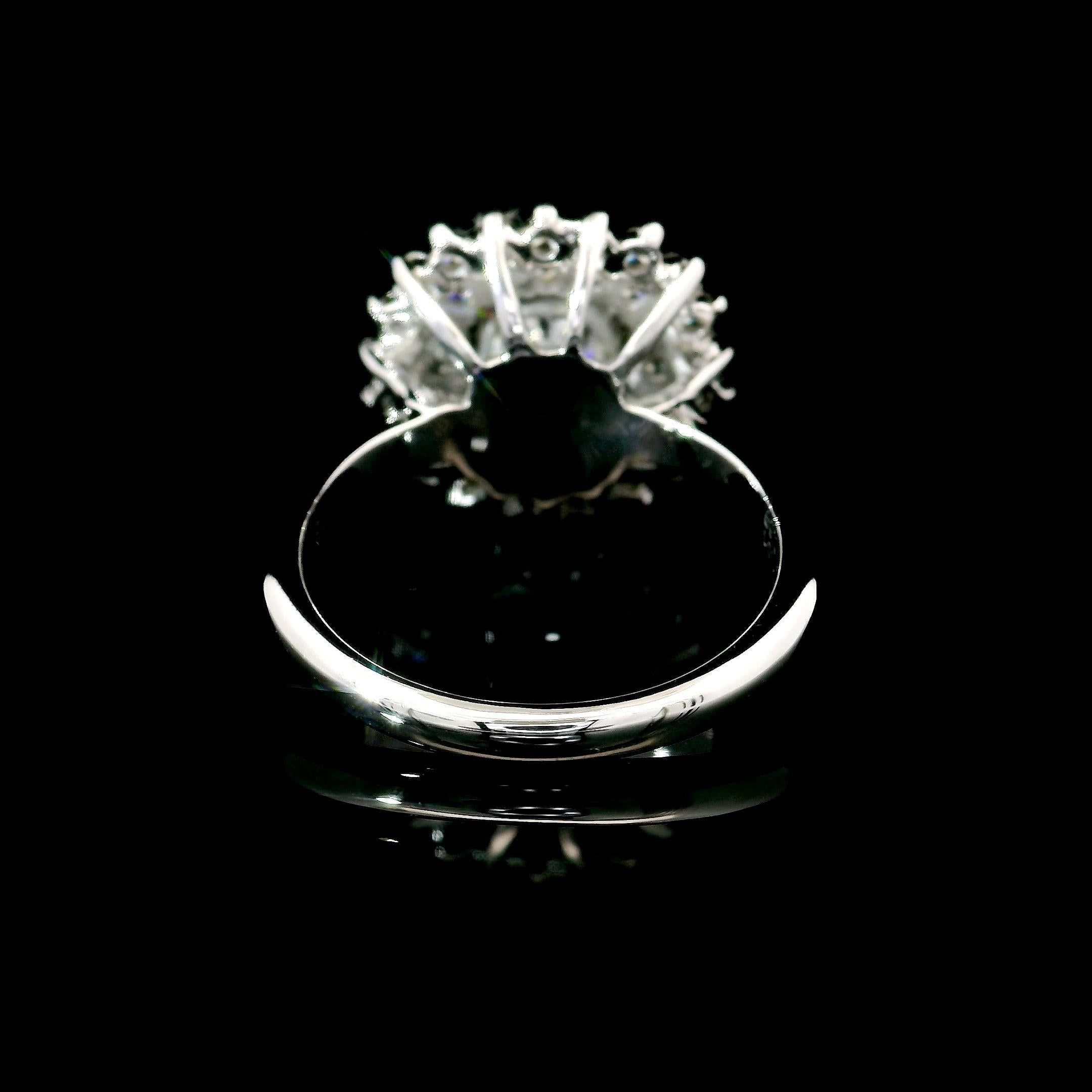 Women's or Men's GIA Certified 1.01 Carat D Colour VS1 Clarity Diamond Ring For Sale