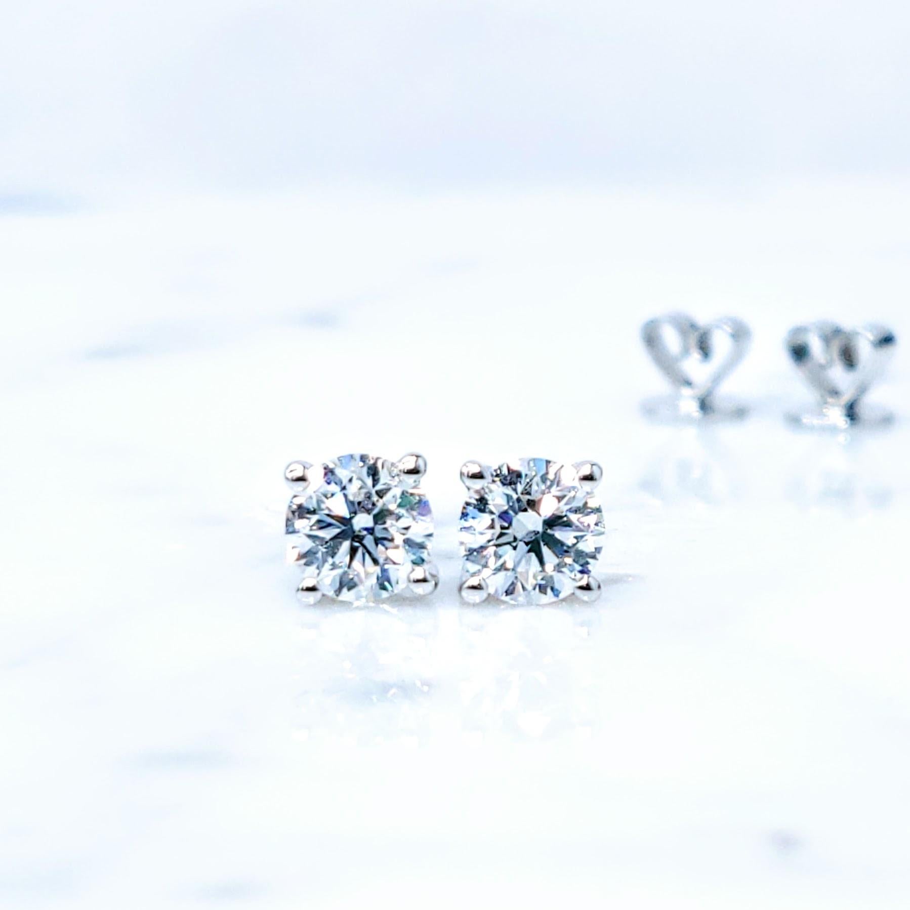 Moderne Boucles d'oreilles en or blanc 18 carats avec diamant certifié GIA de 1,01 carat en vente