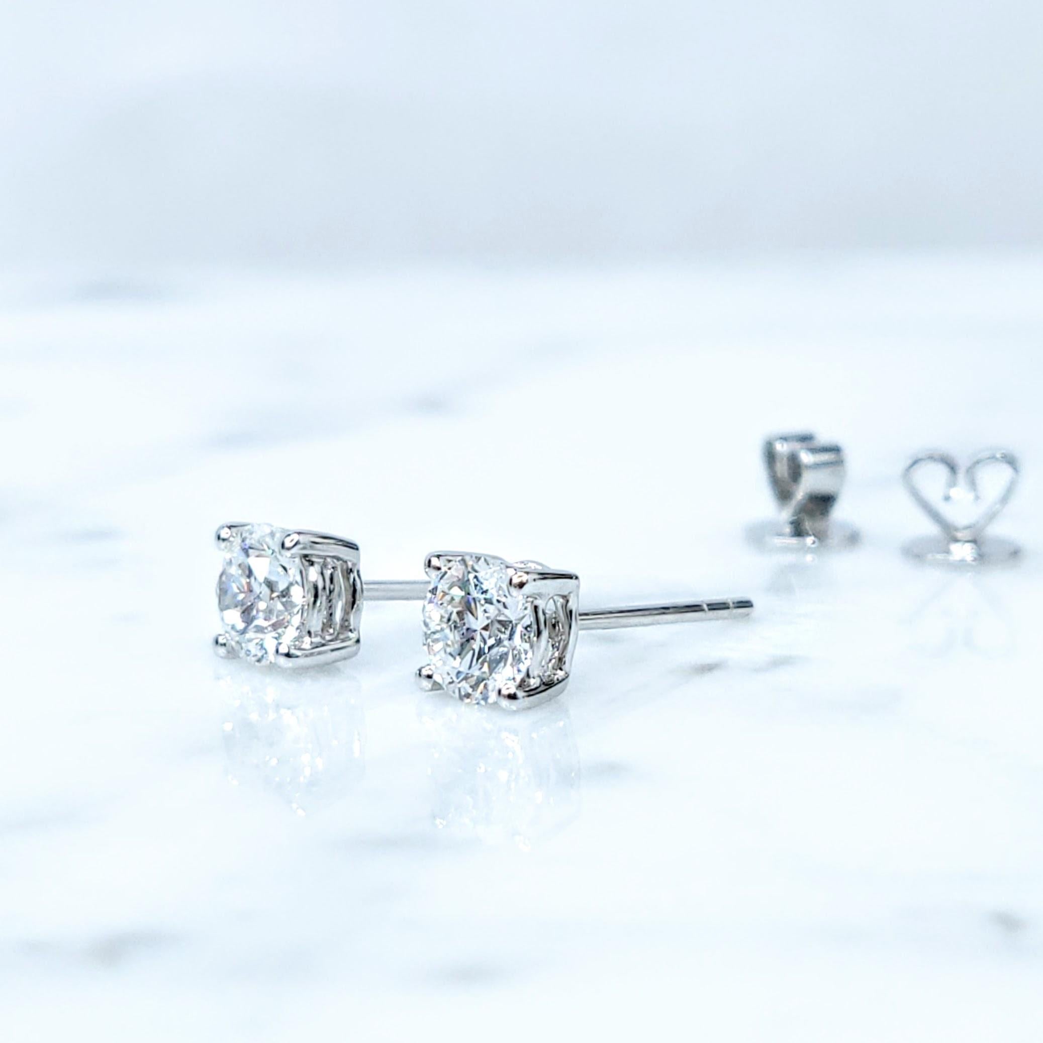 Taille brillant Boucles d'oreilles en or blanc 18 carats avec diamant certifié GIA de 1,01 carat en vente