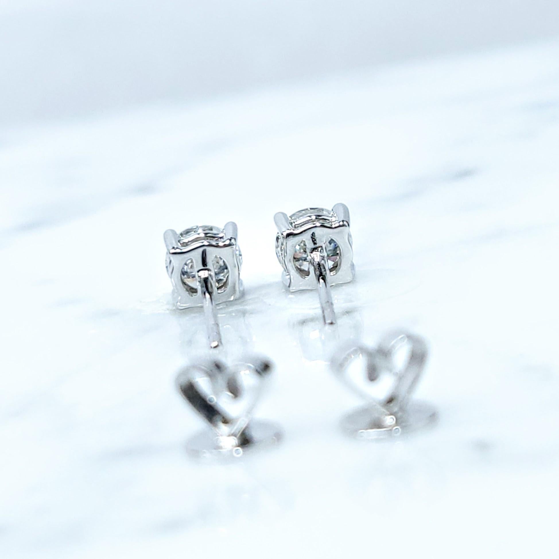 Boucles d'oreilles en or blanc 18 carats avec diamant certifié GIA de 1,01 carat Neuf - En vente à KOWLOON, HK