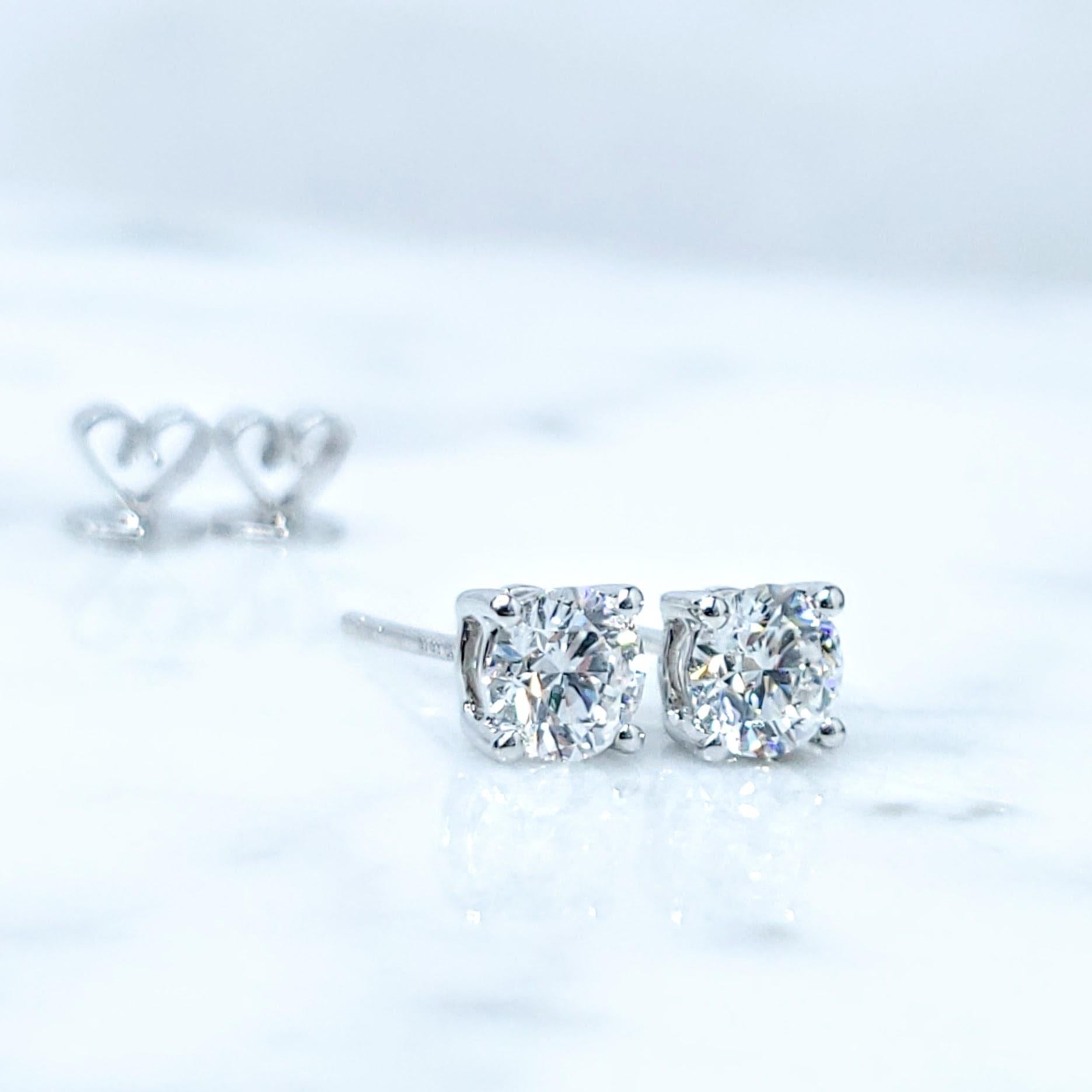 Boucles d'oreilles en or blanc 18 carats avec diamant certifié GIA de 1,01 carat Pour femmes en vente
