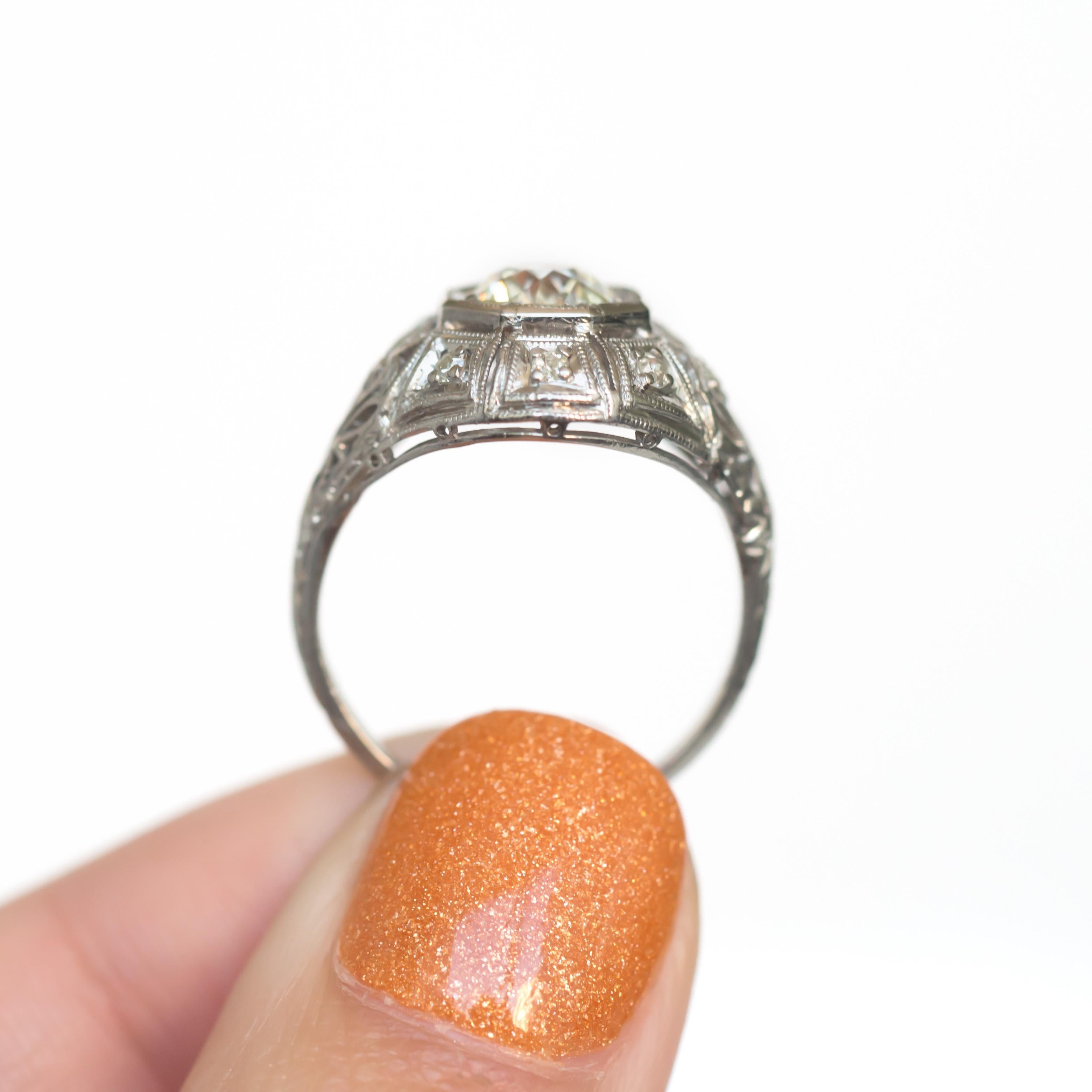 GIA Certified 1.01 Carat Diamond Engagement Ring In Good Condition For Sale In Atlanta, GA
