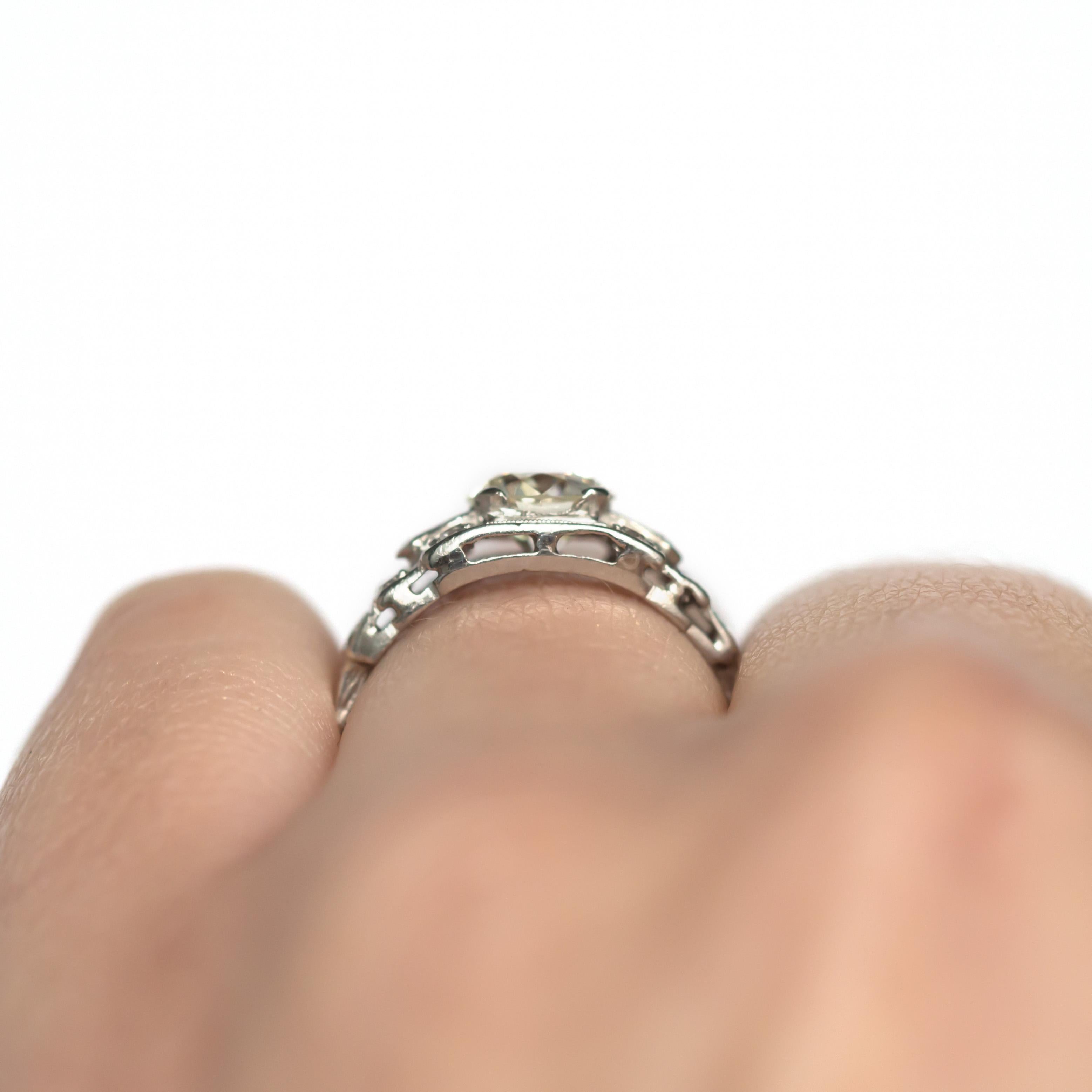 GIA Certified 1.01 Carat Diamond Platinum Engagement Ring For Sale 4