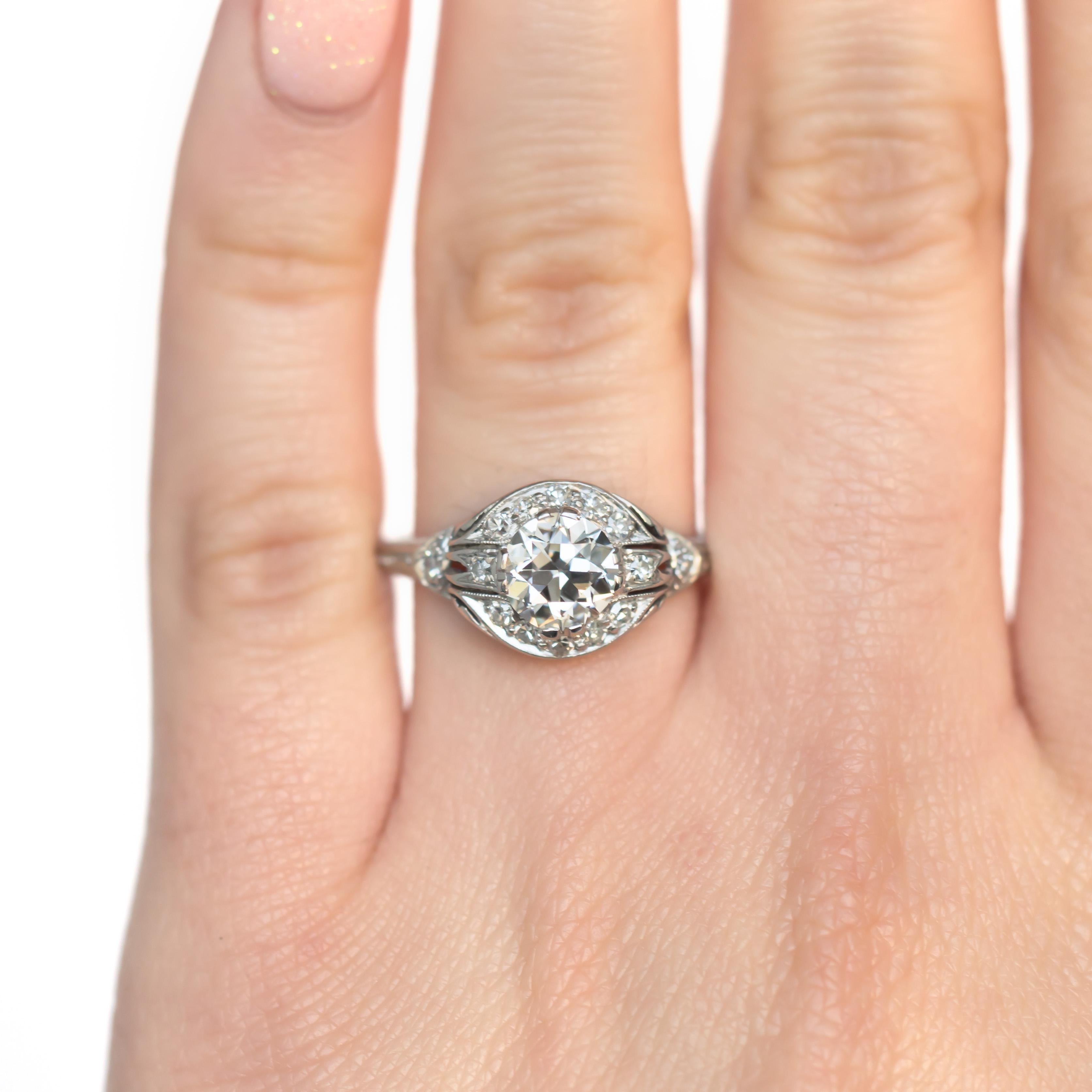 Women's GIA Certified 1.01 Carat Diamond Platinum Engagement Ring For Sale