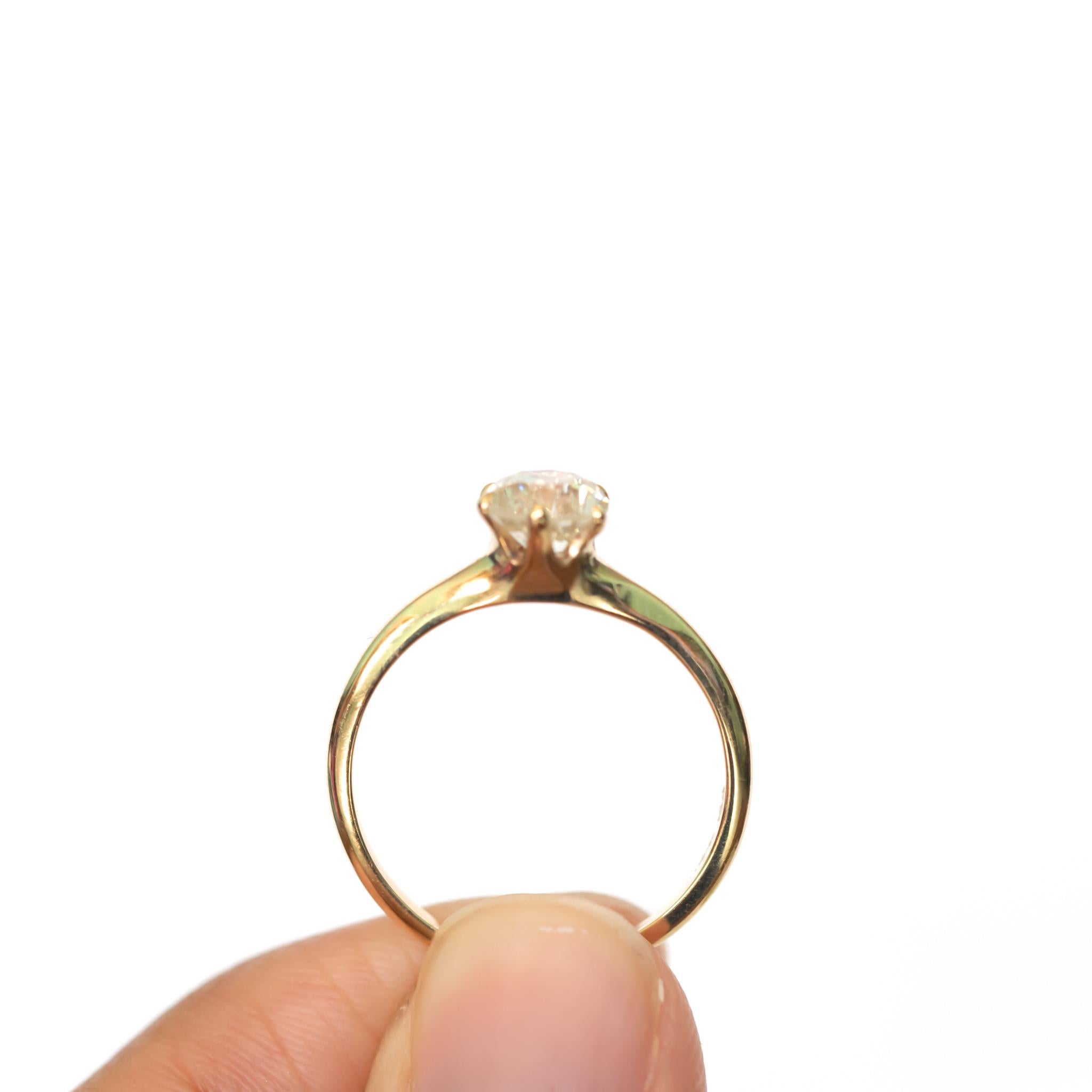 Art Deco GIA Certified 1.01 Carat Diamond Yellow Gold Engagement Ring For Sale
