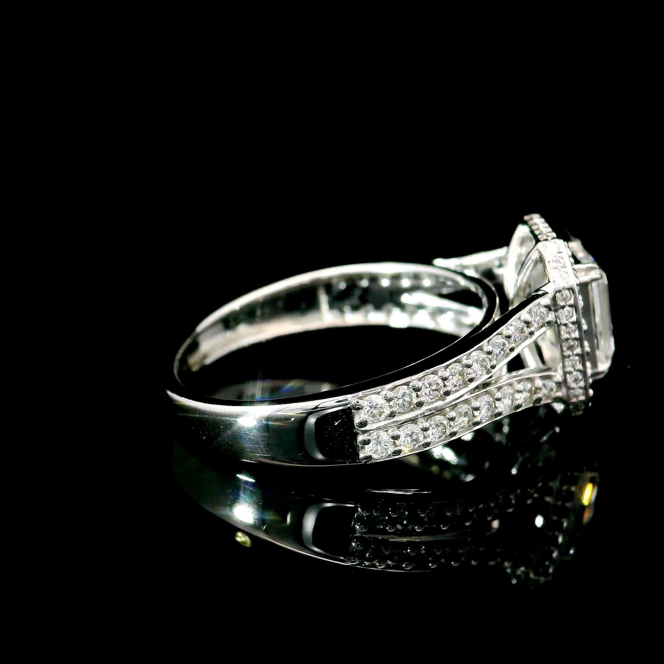 GIA Certified 1.01 Carat E Colour SI1 Clarity Diamond Ring For Sale 2
