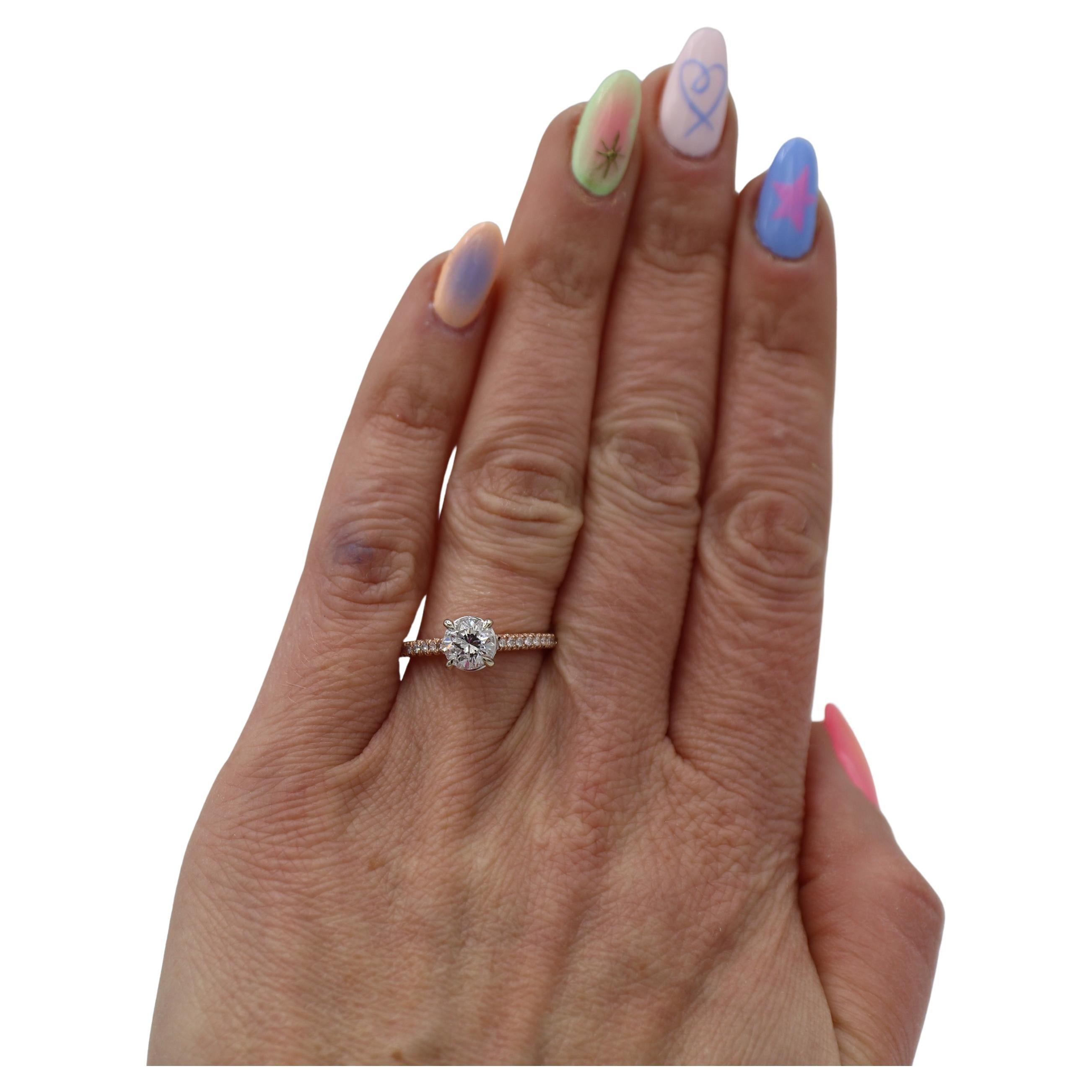 Donna Anello di fidanzamento aureolato in oro rosa naturale certificato GIA da 1,01 carati E I1 rotondo in vendita