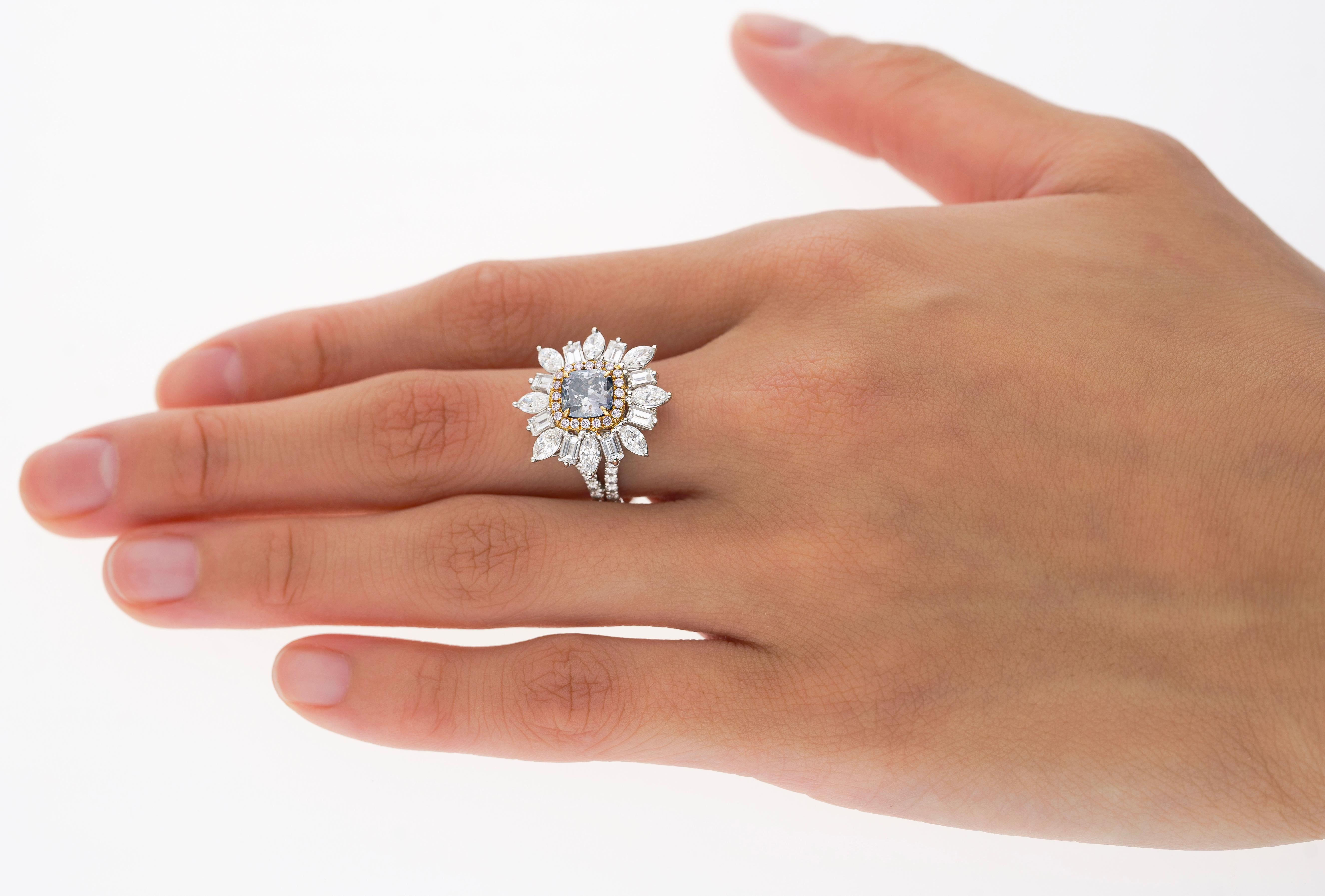 GIA Certified 1.01 Carat Fancy Blue Diamond, Pink Diamond and Diamond 18K Ring For Sale 9
