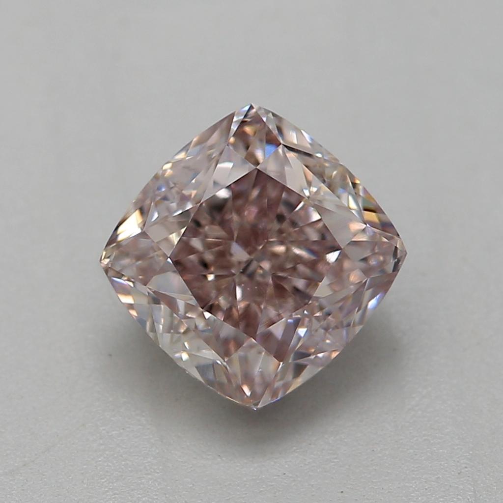 Zertifikat: GIA
Berichtsnummer: 6482667159
Form und Schliff: Kissen
Karatgewicht: 1,01 Karat
Abmessungen: 5,37 x 5,33 x 3,80 mm
Farbton: Fancy Brownish Pink

Dieser 1,01-Karat-Diamant ist eine beliebte Wahl für Verlobungsringe und andere feine