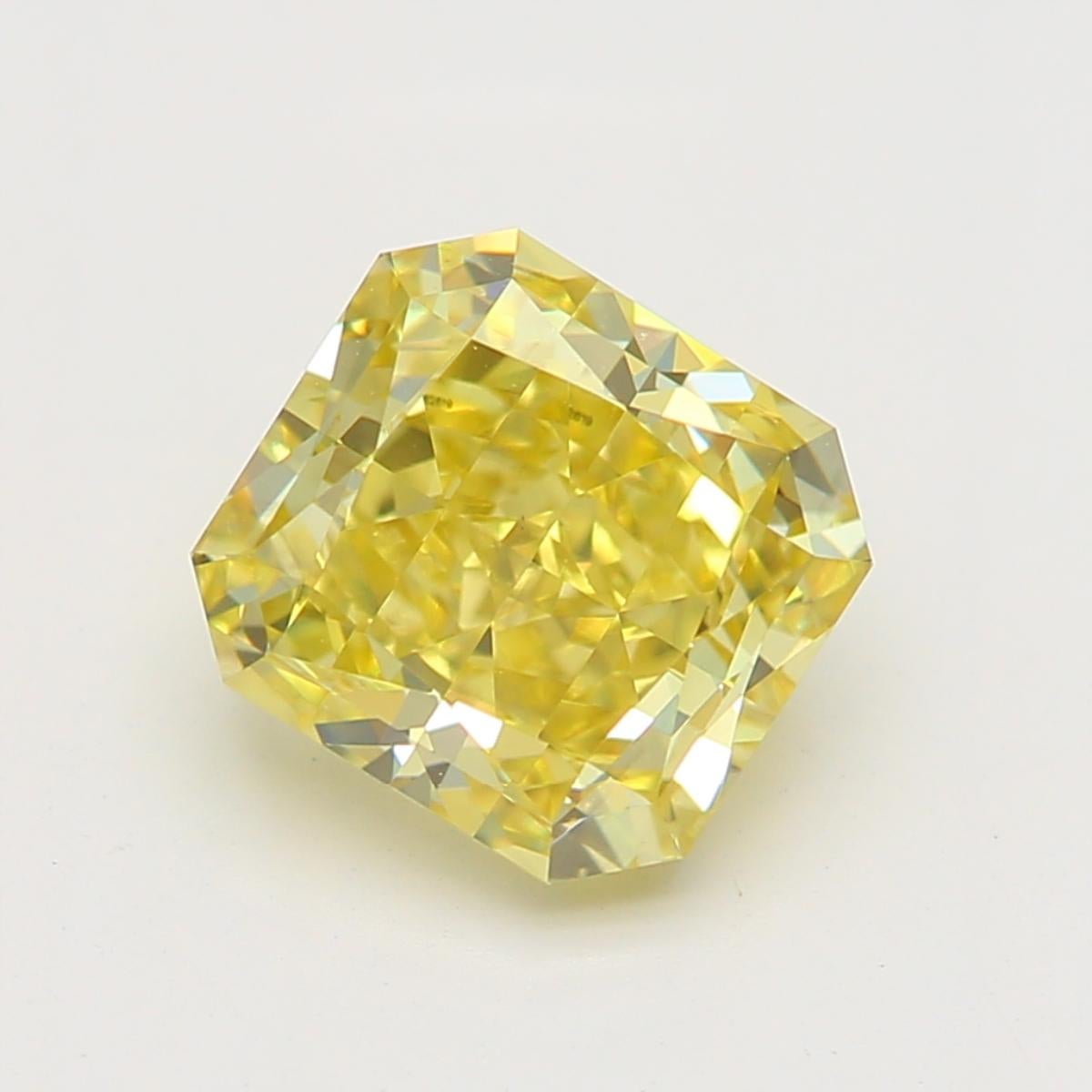 Certificato: GIA 
Numero del rapporto: 2195982619
Forma e taglio: Radiante
Peso in carati: 1.01 carati
Misure: 5,58 x 5,18 x 3,64 mm
Grado di colore:  Giallo intenso fantasia

CARATTERISTICHE DEL DIAMANTE:

Questo diamante Fancy Deep Yellow è un