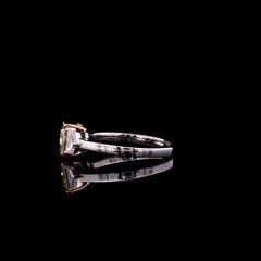 Anello con diamante certificato GIA da 1.01 carati, di colore verde e di chiarezza VS