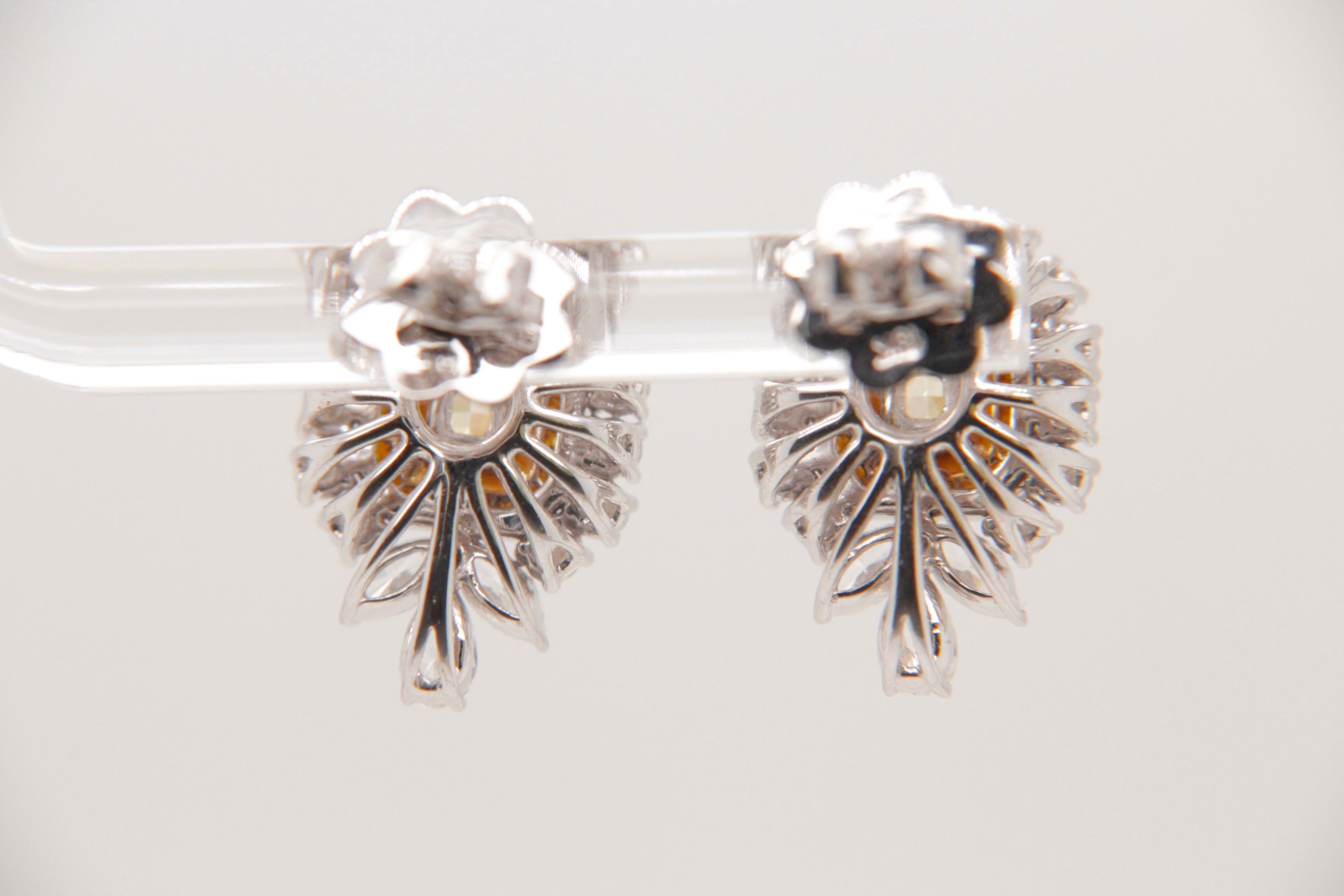 GIA Certified 1.01 carat Fancy Intense Yellow Diamond Flower Stud Earrings In New Condition For Sale In Bangkok, TH