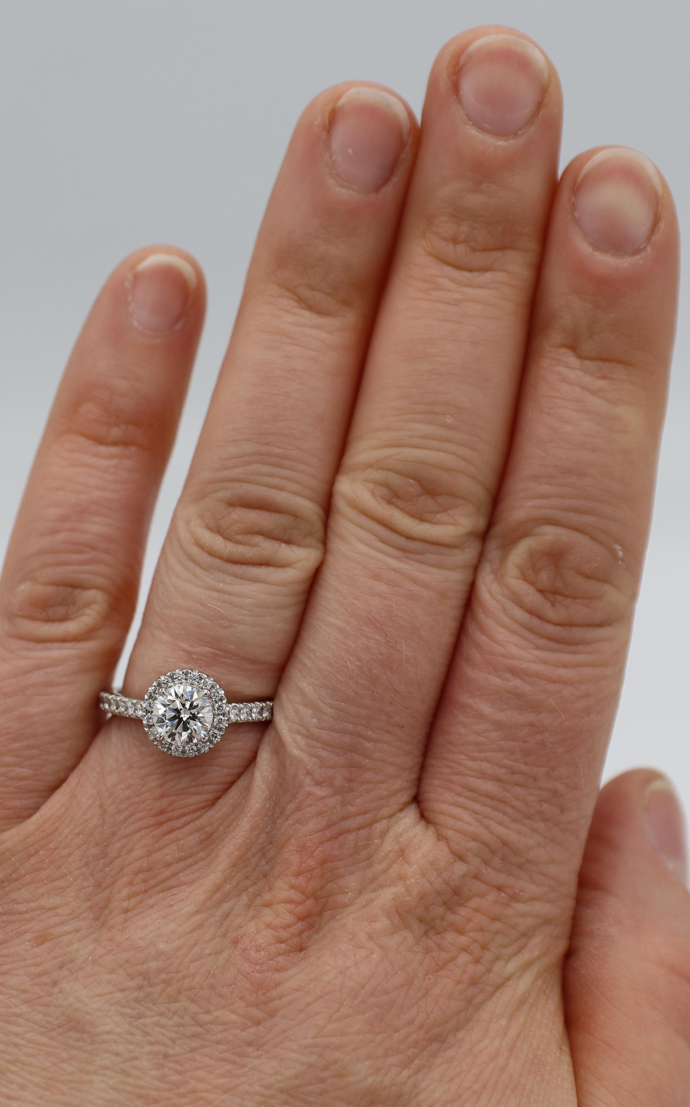 Bague de fiançailles en platine avec halo de diamants ronds de 1,01 carat H SI1 certifiés GIA Pour femmes en vente