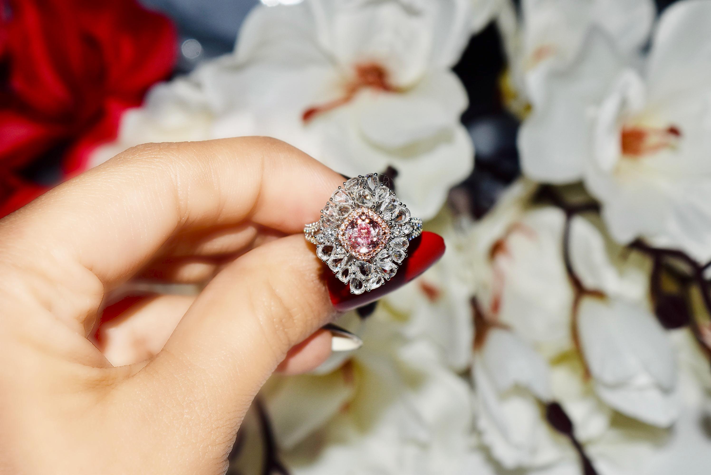 GIA Certified 1.01 Carat Light Pink VS2 Clarity Diamond Ring For Sale 5