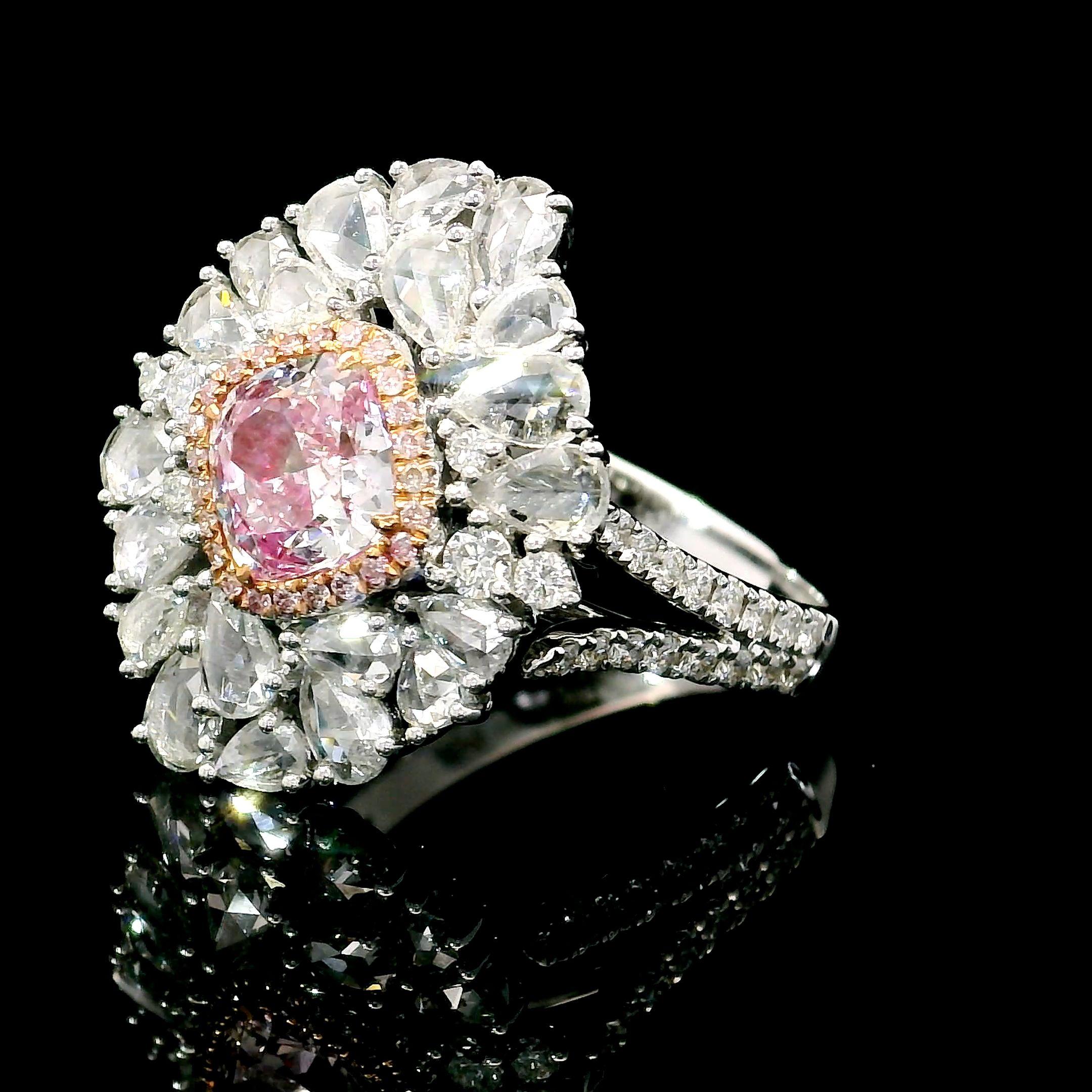GIA Certified 1.01 Carat Light Pink VS2 Clarity Diamond Ring In New Condition For Sale In บางรัก, TH