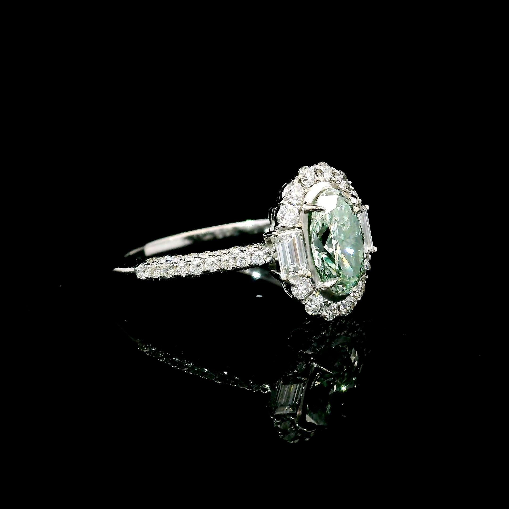 GIA Certified 1.01 Carat Light Yellow Green 18K Ring SI2 Clarity Diamond Ring In New Condition In บางรัก, TH