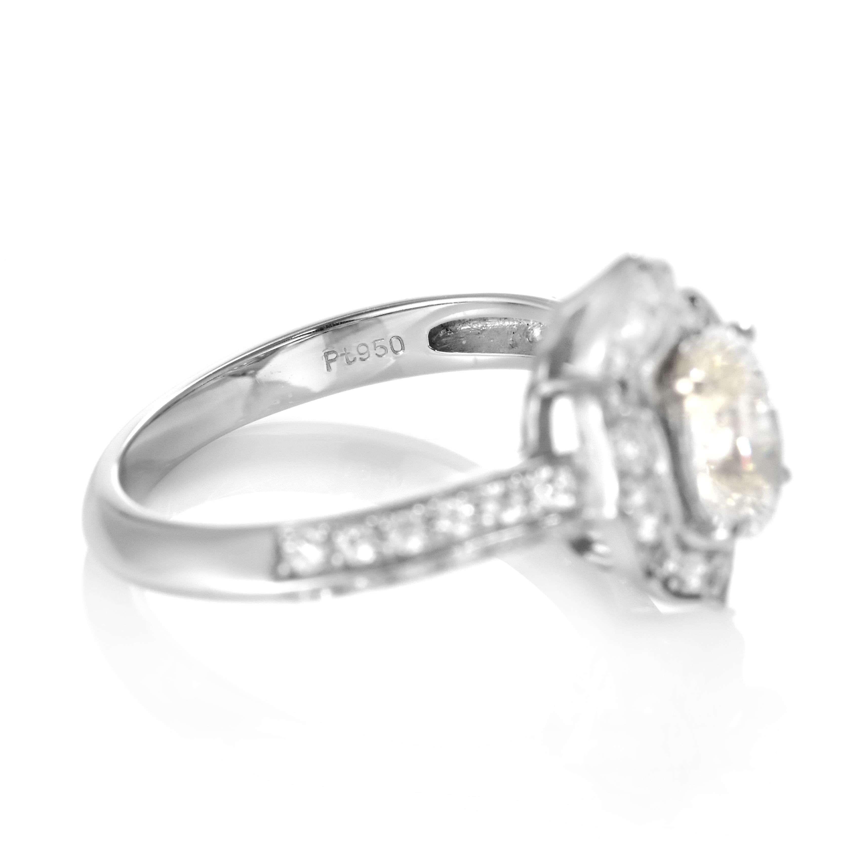 GIA Certified 1.01 Carat Natural InternallyFlawless Diamond Ring Set in Platinum For Sale 4