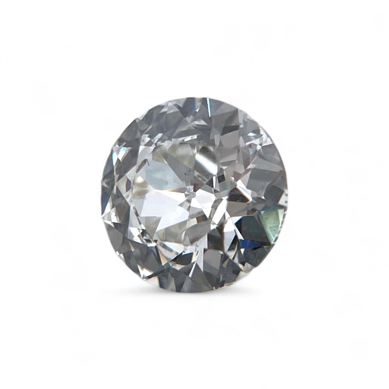 DESCRIPTION DE L'ARTICLE

Forme de la pierre : Vieux européen
Poids du diamant : 1,01 carat
 Couleur : H 
Dimensions : 6,51 x 6,53 x 3,45 mm
Symétrie : Très bonne
Polonais : Excellent
Fluorescence : Bleu moyen
Laboratoire de certification :