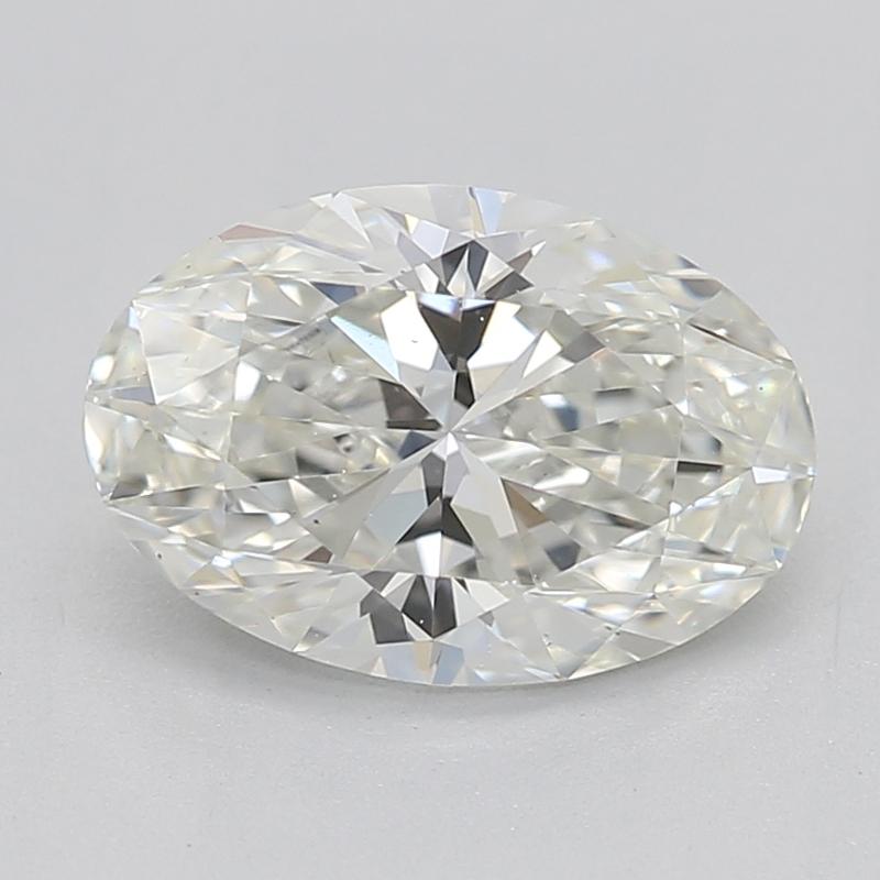 Scopri un anello di diamanti davvero accattivante, che esemplifica l'eleganza e la raffinatezza. Al centro si trova uno splendido diamante ovale del peso di 1,01, con una notevole J e un eccezionale VS2. Questo squisito centrotavola è delicatamente