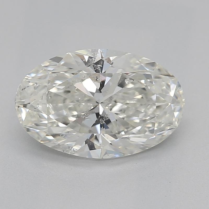 Progettato con raffinata eleganza, questo squisito anello con diamante vanta al centro un diamante ovale certificato GIA del peso di 1,01 con una squisita classificazione J e SI2. L'eccezionale brillantezza del diamante è esaltata dalla sottile