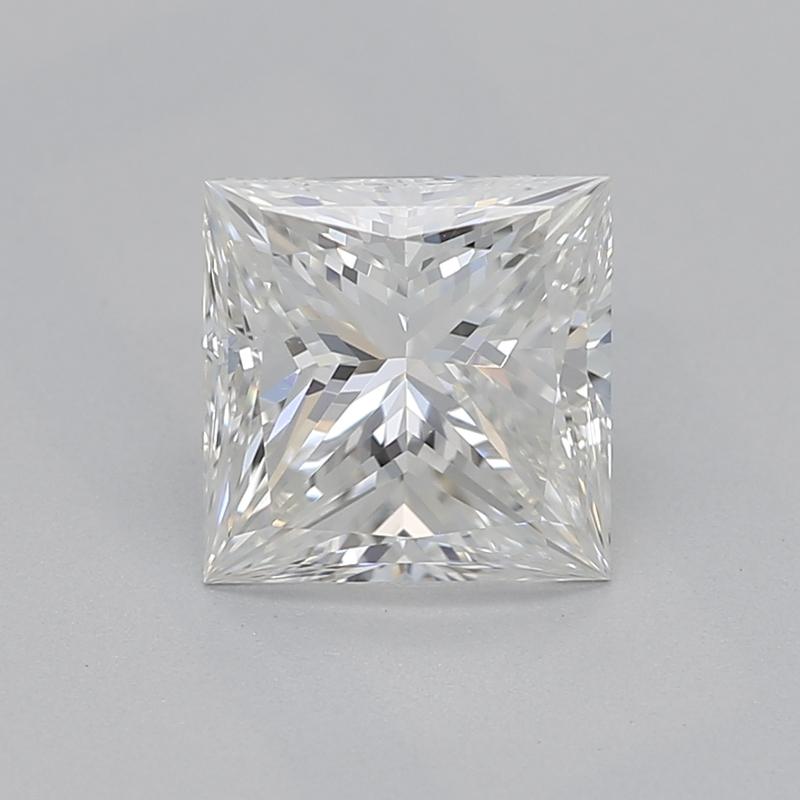 Dieser atemberaubende Diamantring zeigt einen prächtigen Prinzessdiamanten mit einem Gewicht von 1,01 in der Mitte, der mit einem fesselnden G und einem beeindruckenden VS2 bewertet ist. Das raffinierte Design hebt eine erhöhte Vier-Zacken-Fassung