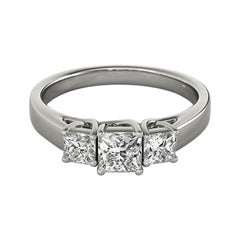 GIA Certified 1,01 Carati Princess Three-Stone Classic Platinum Diamond Ring