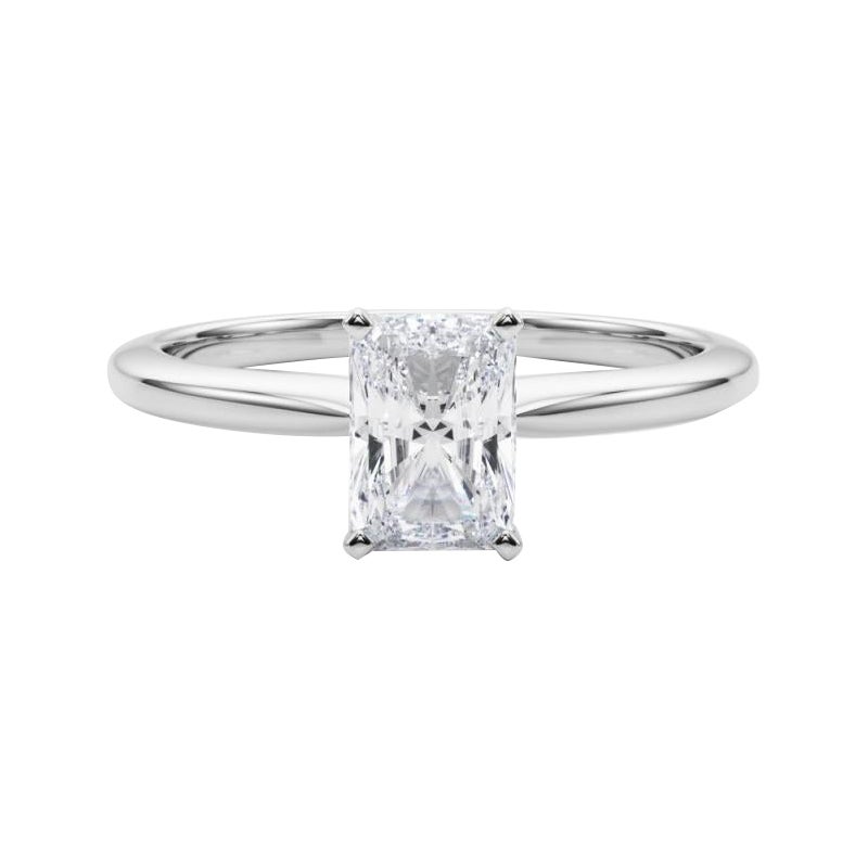 Bague solitaire à diamant radiant de 1.01 carats, certifiée par la GIA et sertie sur le pourtour
