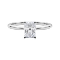 Bague solitaire à diamant radiant de 1.01 carats, certifiée par la GIA et sertie sur le pourtour