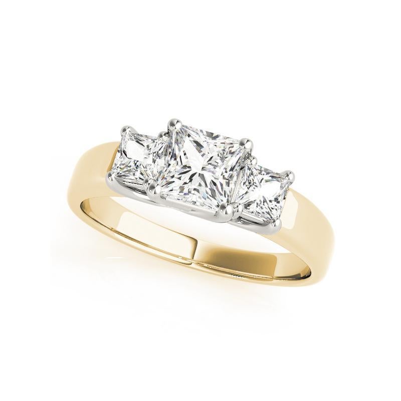 Taglio princess GIA Certified 1,01 Carat Three-Stone Princess Anello di diamanti in oro giallo 18K in vendita