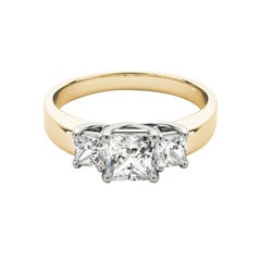 GIA Certified 1,01 Carat Three-Stone Princess Anello di diamanti in oro giallo 18K