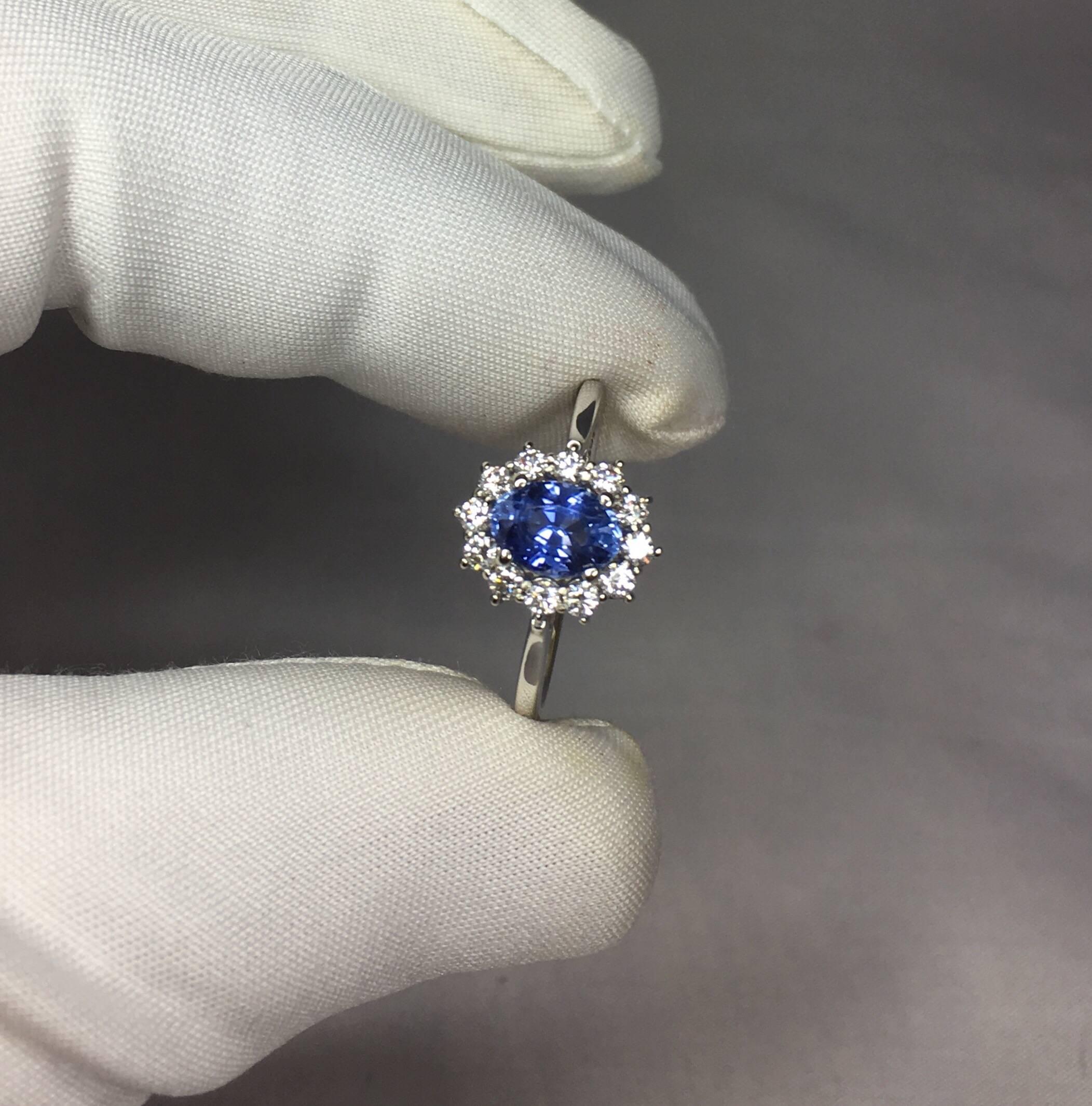 GIA Certified 1.01 Carat Untreated Ceylon Blue Sapphire, Gold and Diamond Ring In New Condition In Birmingham, GB