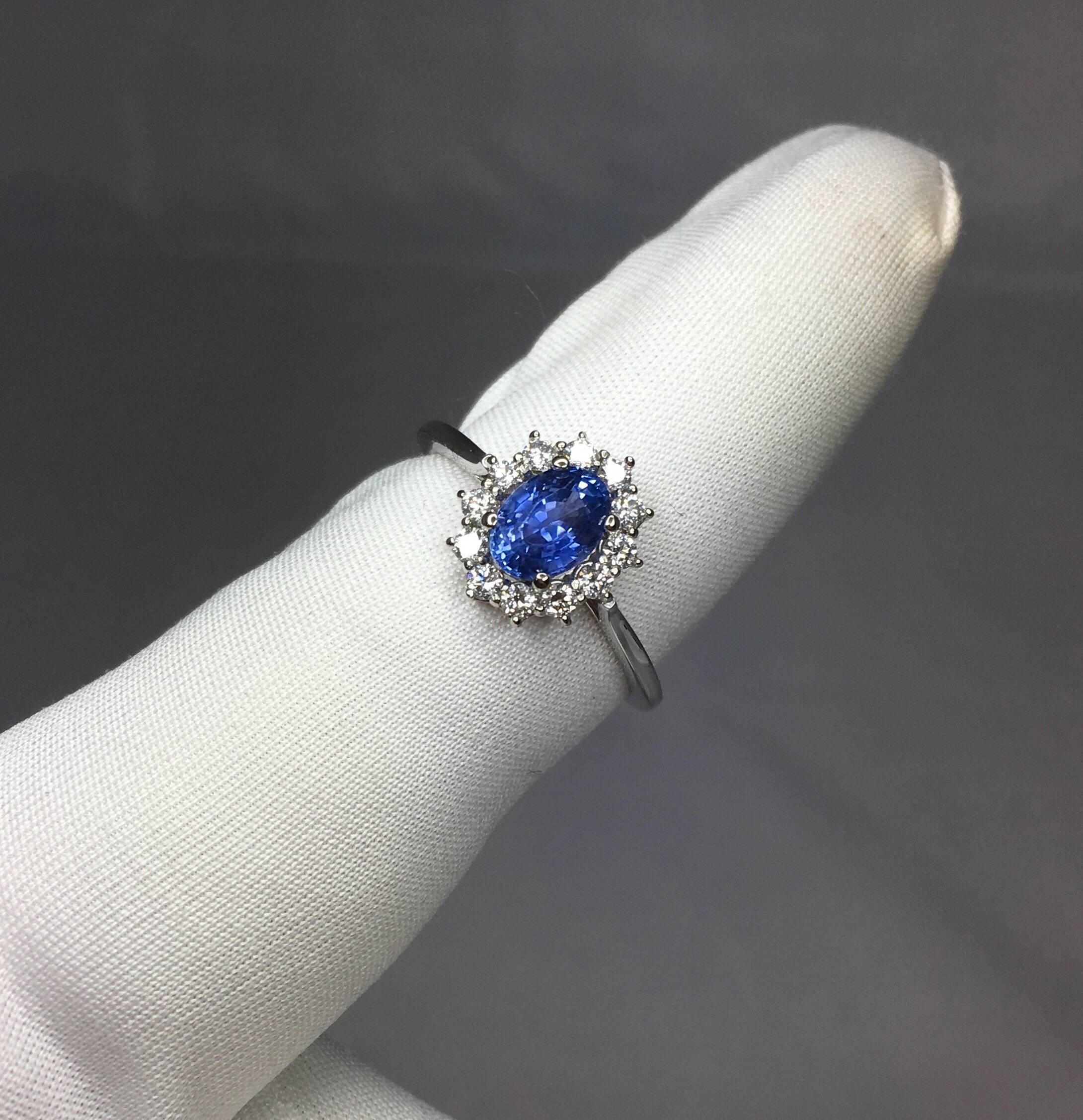 Women's or Men's GIA Certified 1.01 Carat Untreated Ceylon Blue Sapphire, Gold and Diamond Ring