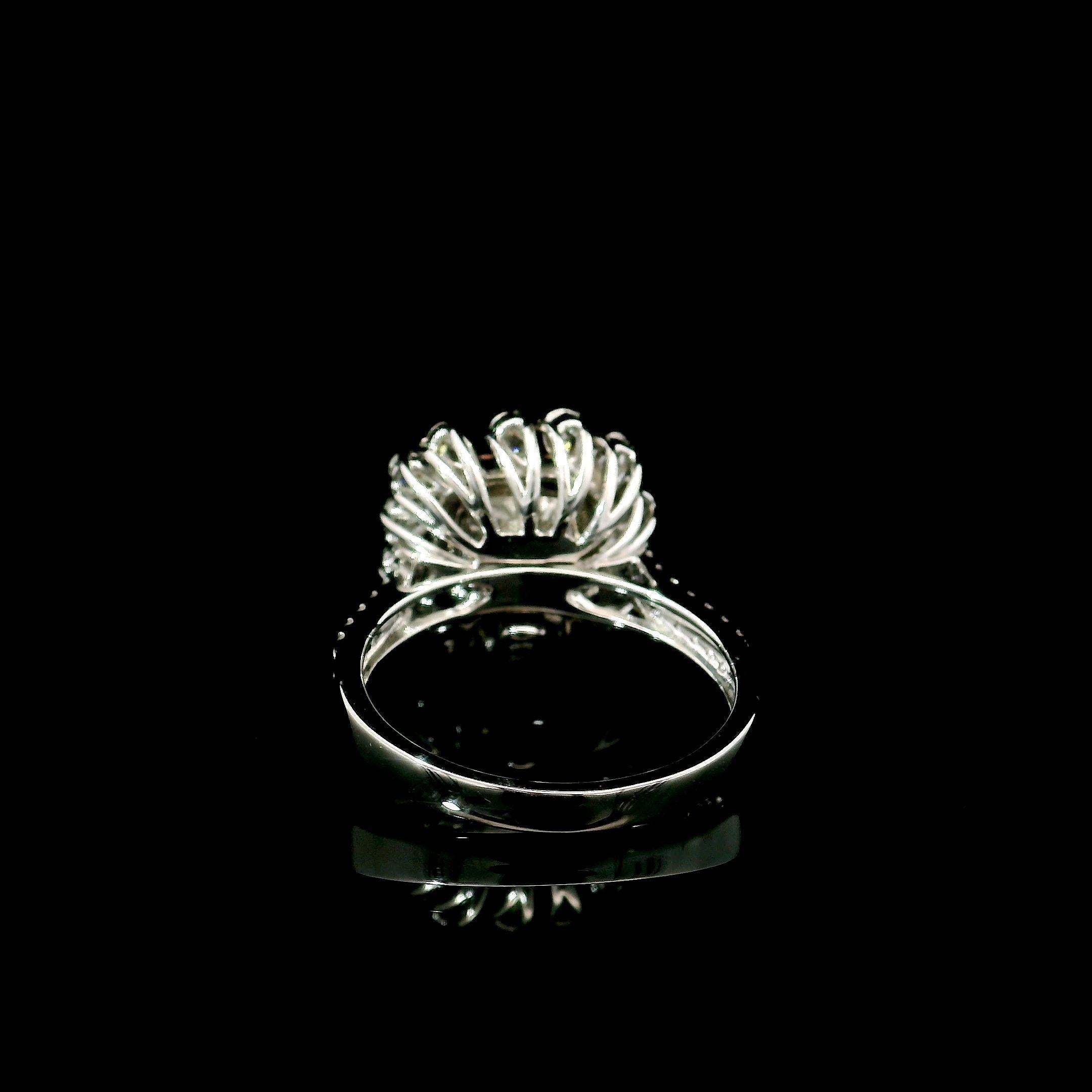 GIA Certified 1.01 Carat Very Light Pink SI2 Clarity Diamond Ring In New Condition For Sale In บางรัก, TH