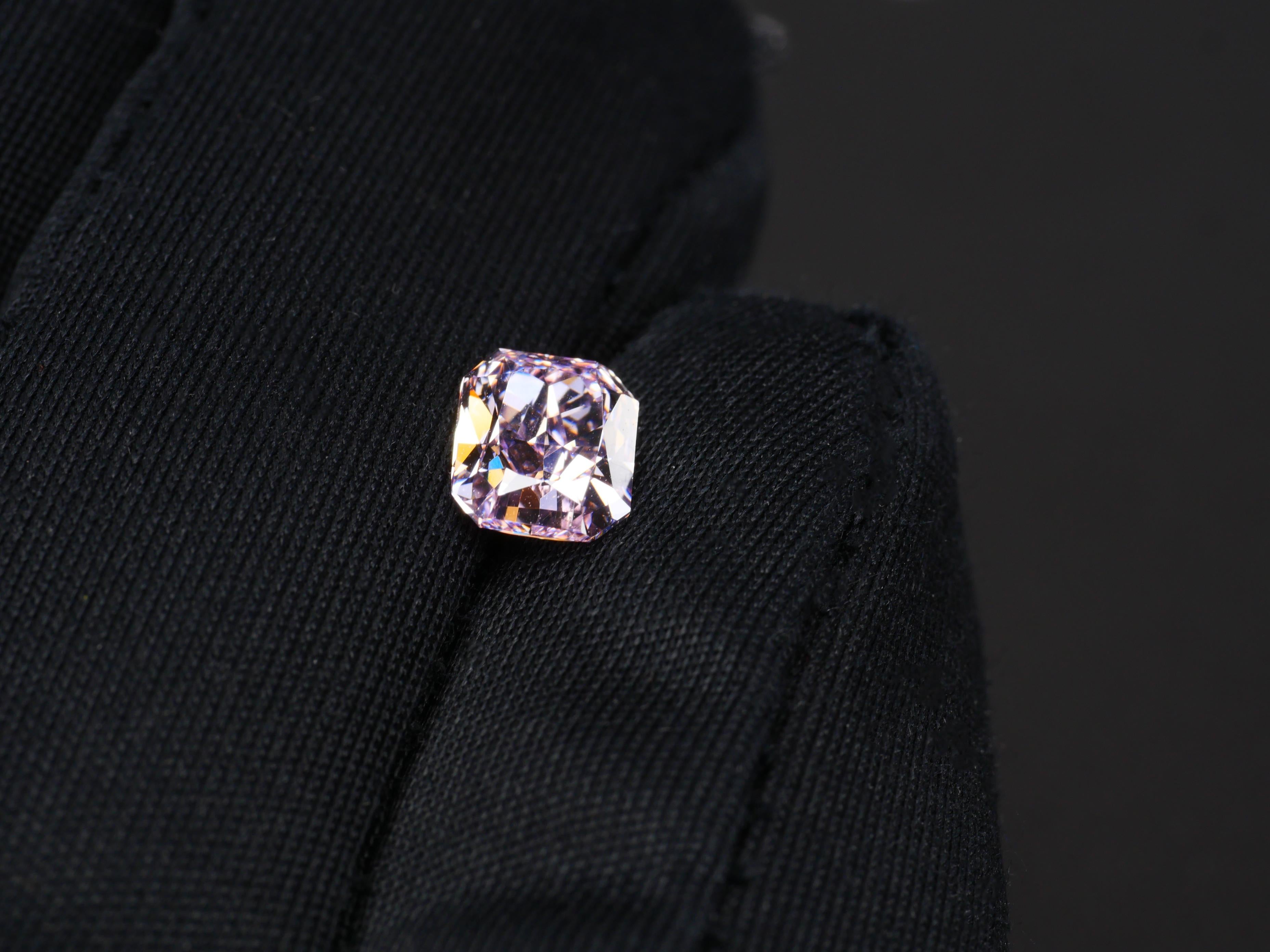 GIA Certified 1.01 Fancy Intense Pink Rectangular Brilliant Cut Diamond In New Condition For Sale In MELBOURNE, AU