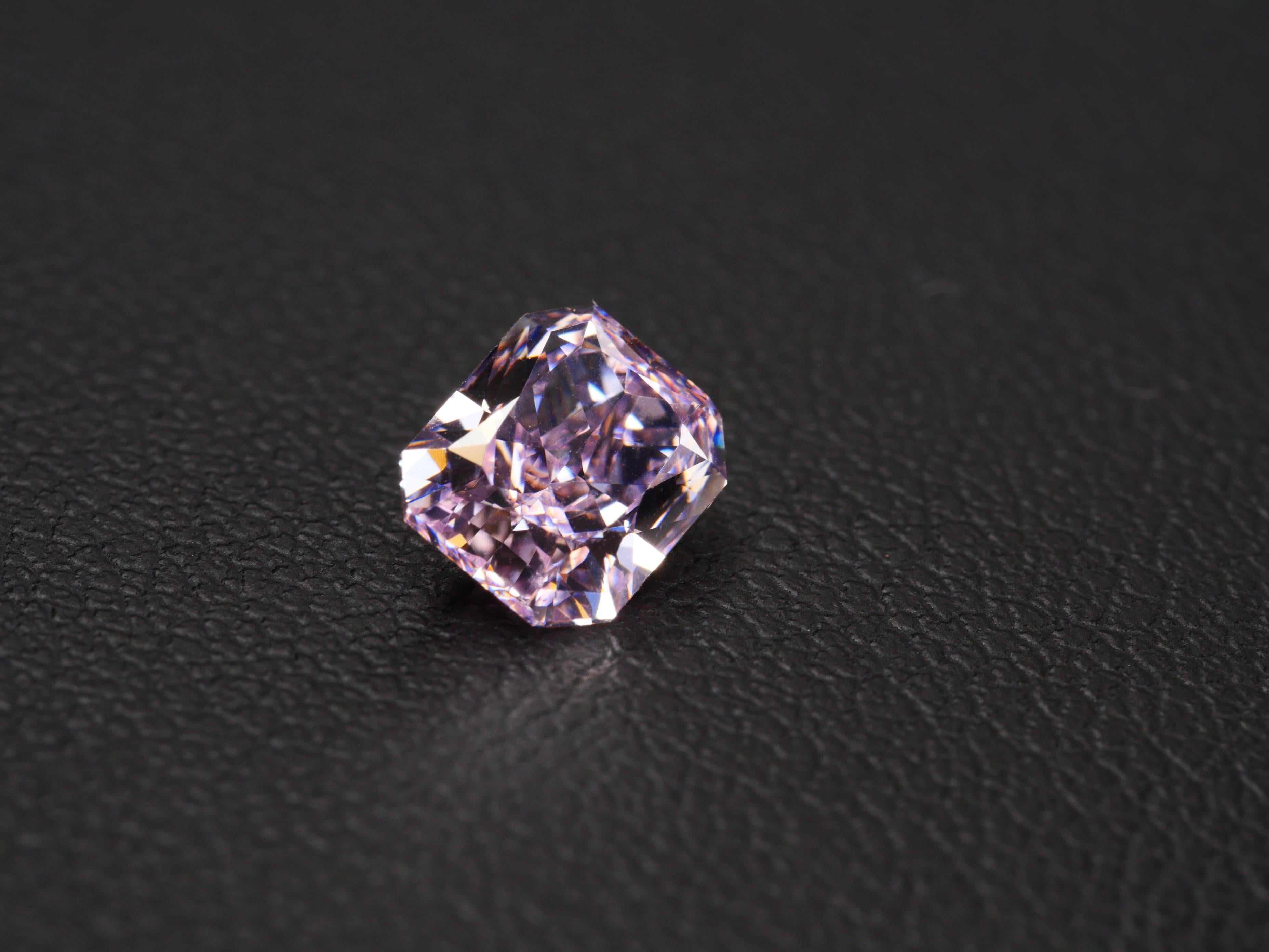 GIA Certified 1.01 Fancy Intense Pink Rectangular Brilliant Cut Diamond For Sale 1